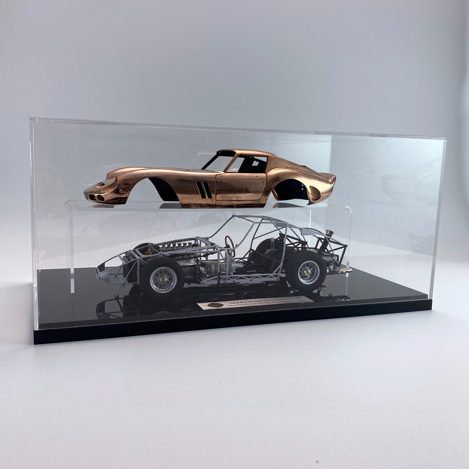 Martisan Ferrari 250 GTO clear finish mit Fahrgestell - 1/18 - Image 4