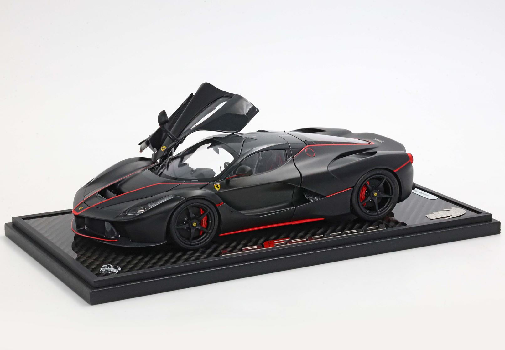 BBR Ferrari LaFerrari Matt black with red stripes - 1/18 - Imagen 4