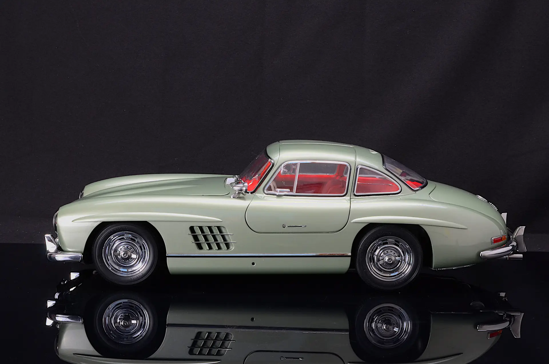 Mercedes 300 SL hellgrün Fertigmodell 1:8 massgeschneidert - 1/8 - 画像11