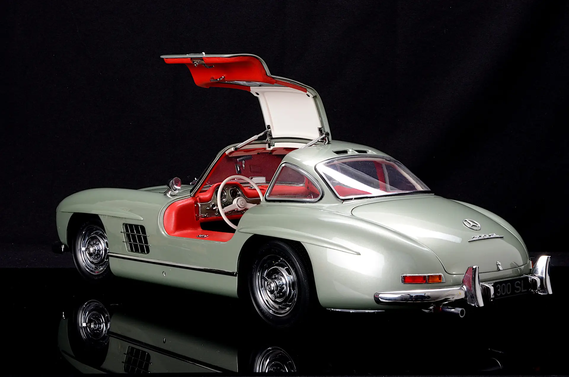 Mercedes 300 SL hellgrün Fertigmodell 1:8 massgeschneidert - 1/8 - 画像8