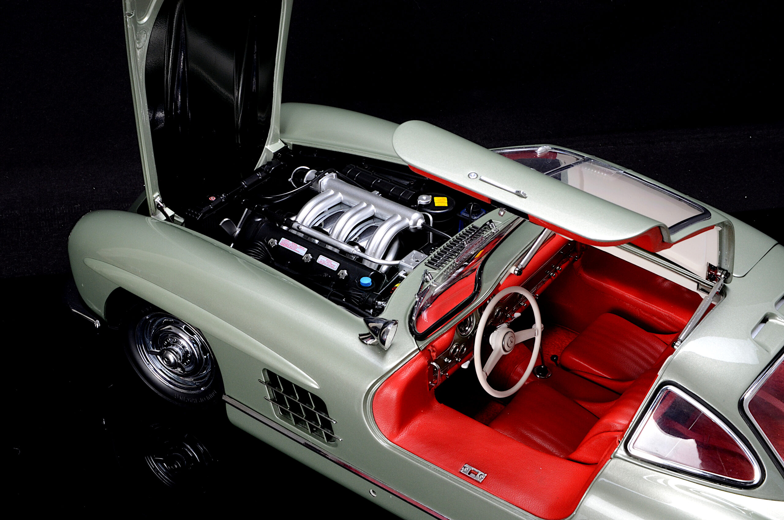 Mercedes 300 SL hellgrün Fertigmodell 1:8 massgeschneidert - 1/8 - 画像5