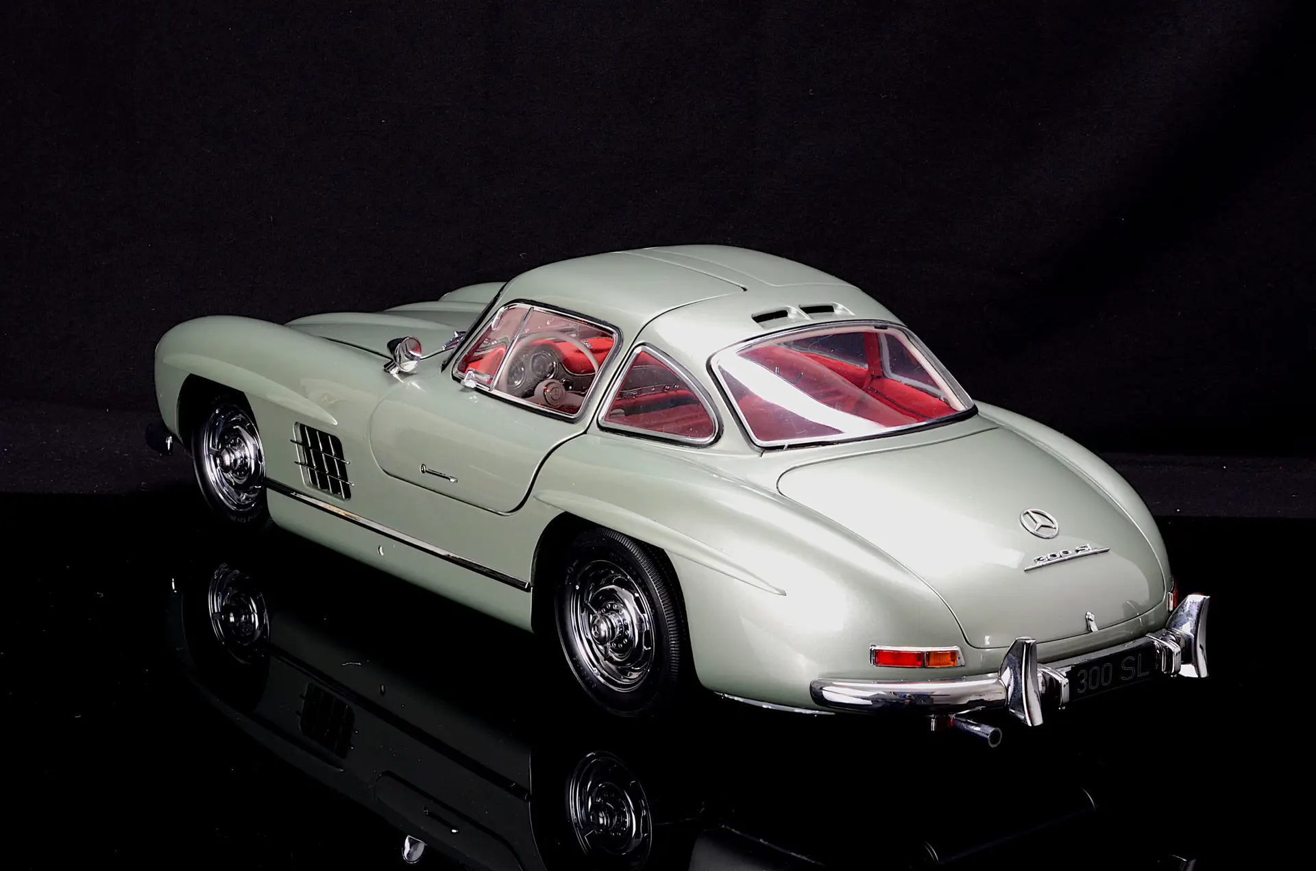 Mercedes 300 SL hellgrün Fertigmodell 1:8 massgeschneidert - 1/8 - 画像3