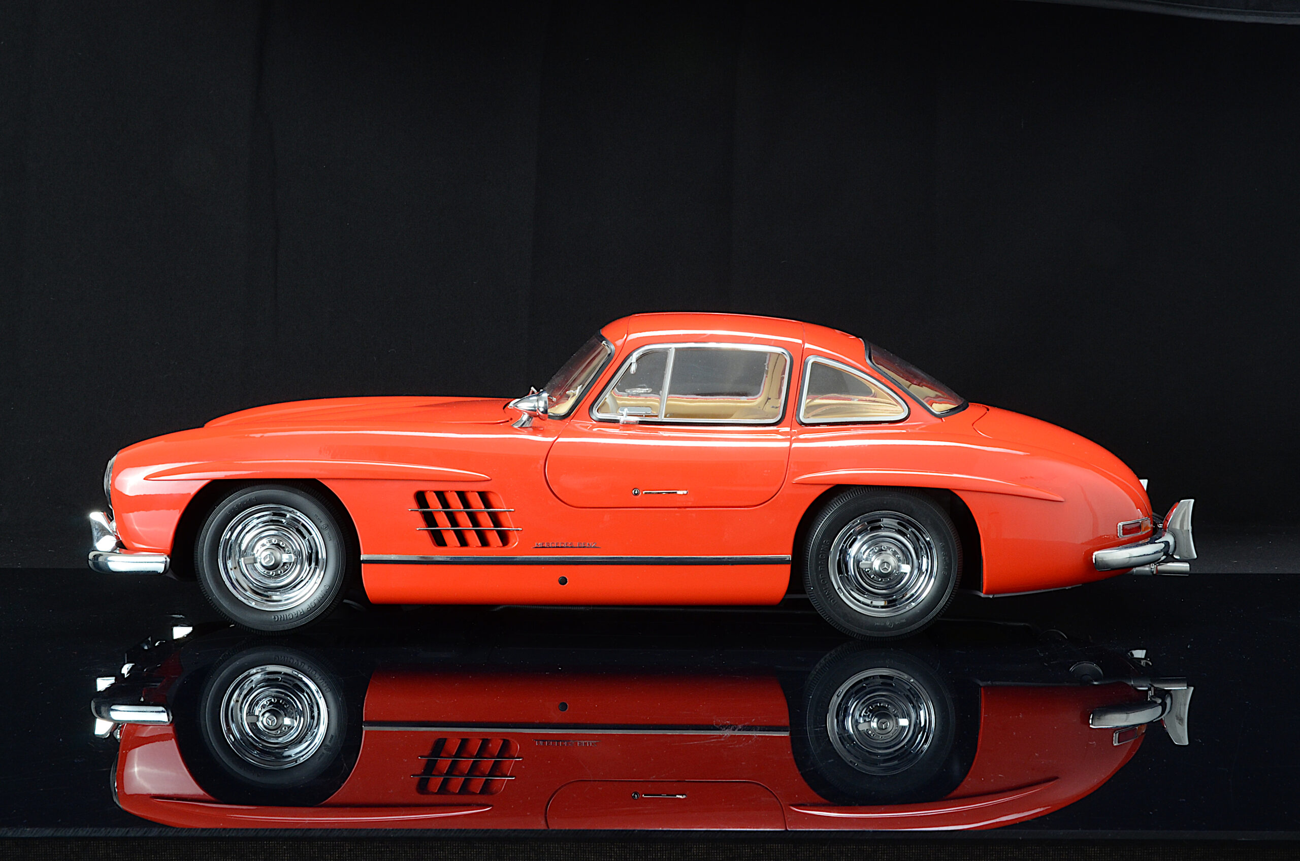 IXO Mercedes 300 SL verchrome Felgen im Tausch - 1/8 - صورة IXO Mercedes 300 SL verchrome Felgen im Tausch - 1/8 - صورة 5