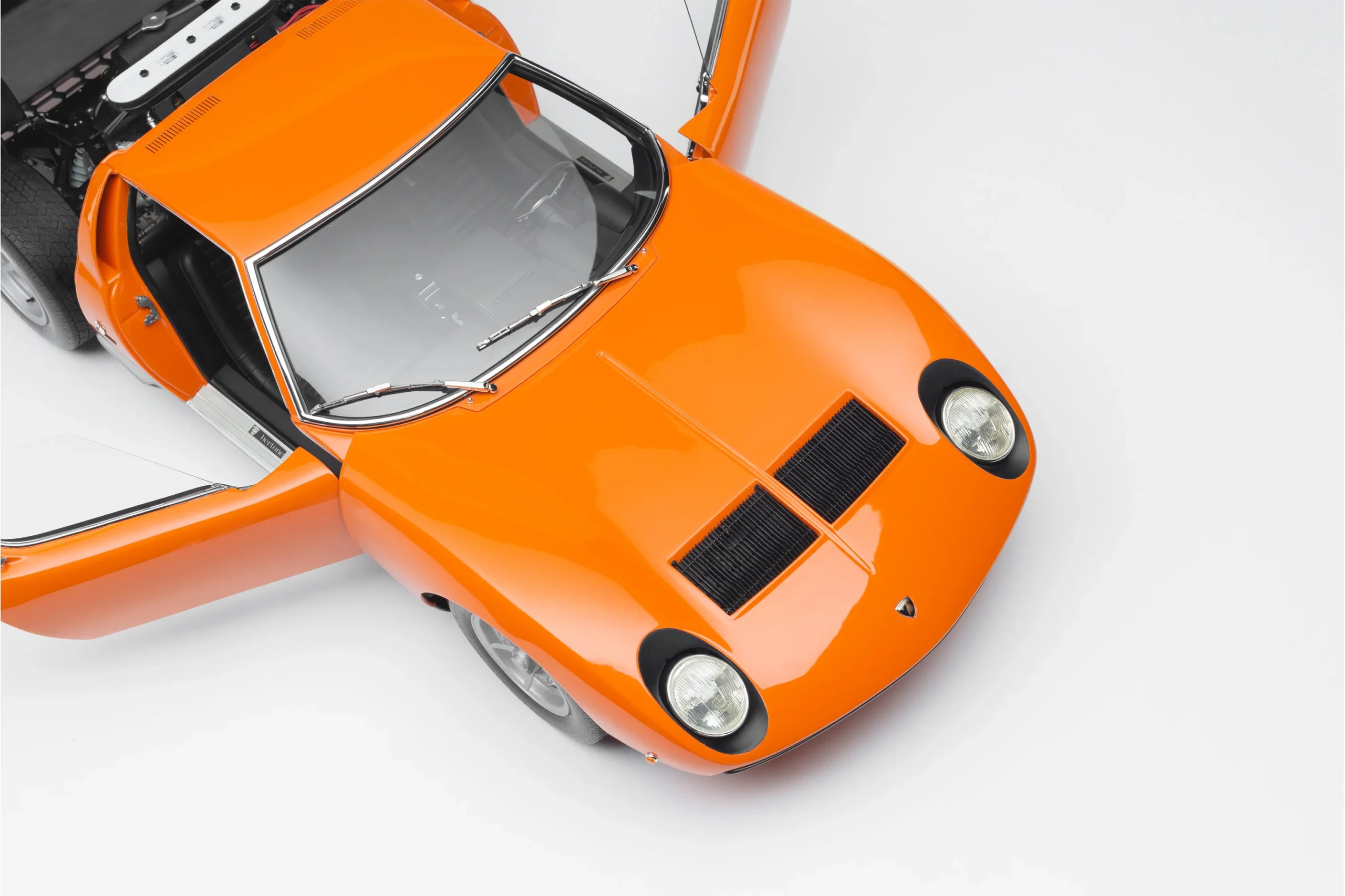 Amalgam Lamborghini Miura P400 SV (1971) | Edition in orange 1:8 - 1/8 - صورة Amalgam Lamborghini Miura P400 SV (1971) | Edition in orange 1:8 - 1/8 - صورة 2