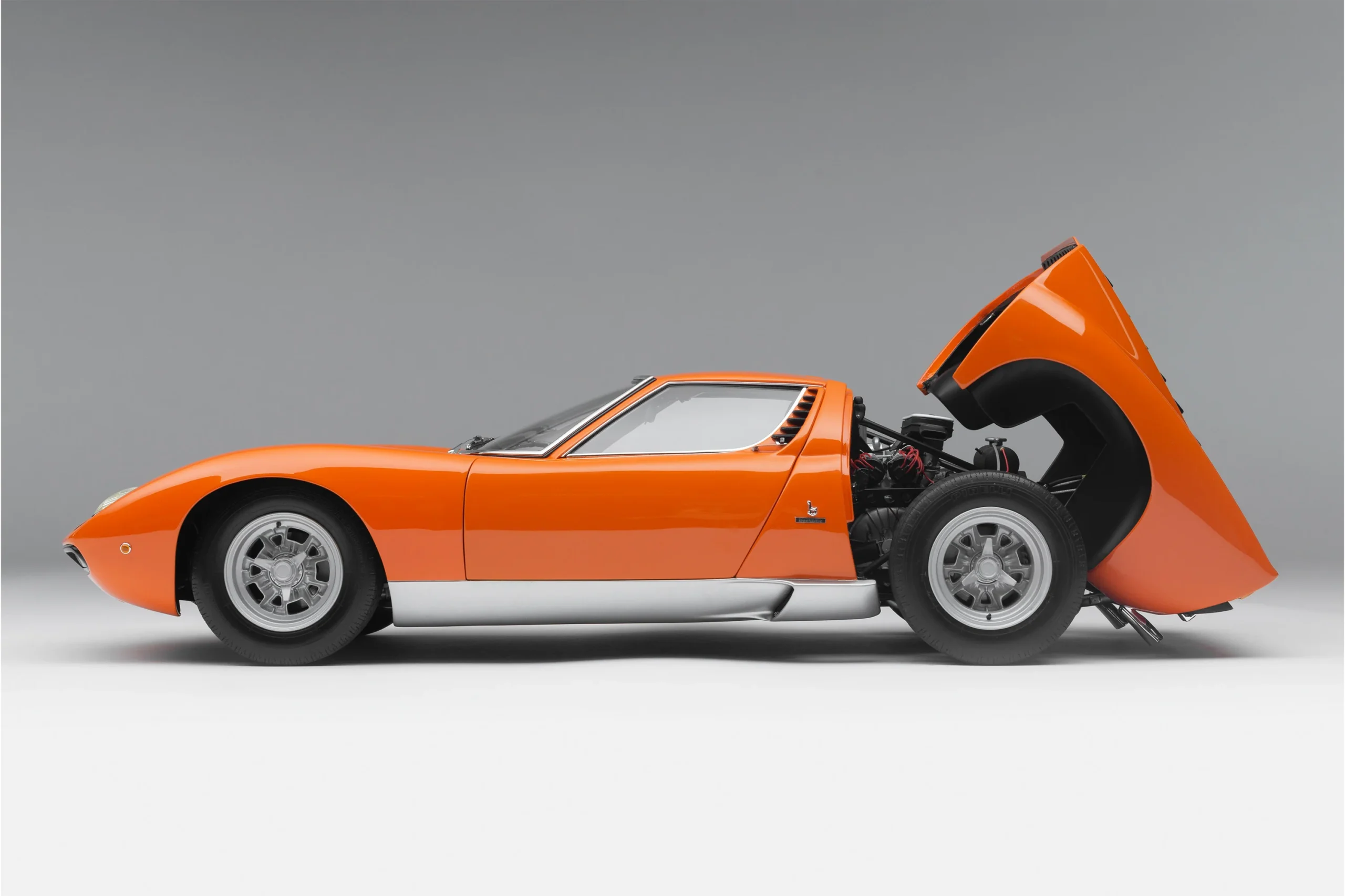 Amalgam Lamborghini Miura P400 SV (1971) | Edition in orange 1:8 - 1/8 - صورة Amalgam Lamborghini Miura P400 SV (1971) | Edition in orange 1:8 - 1/8 - صورة 4