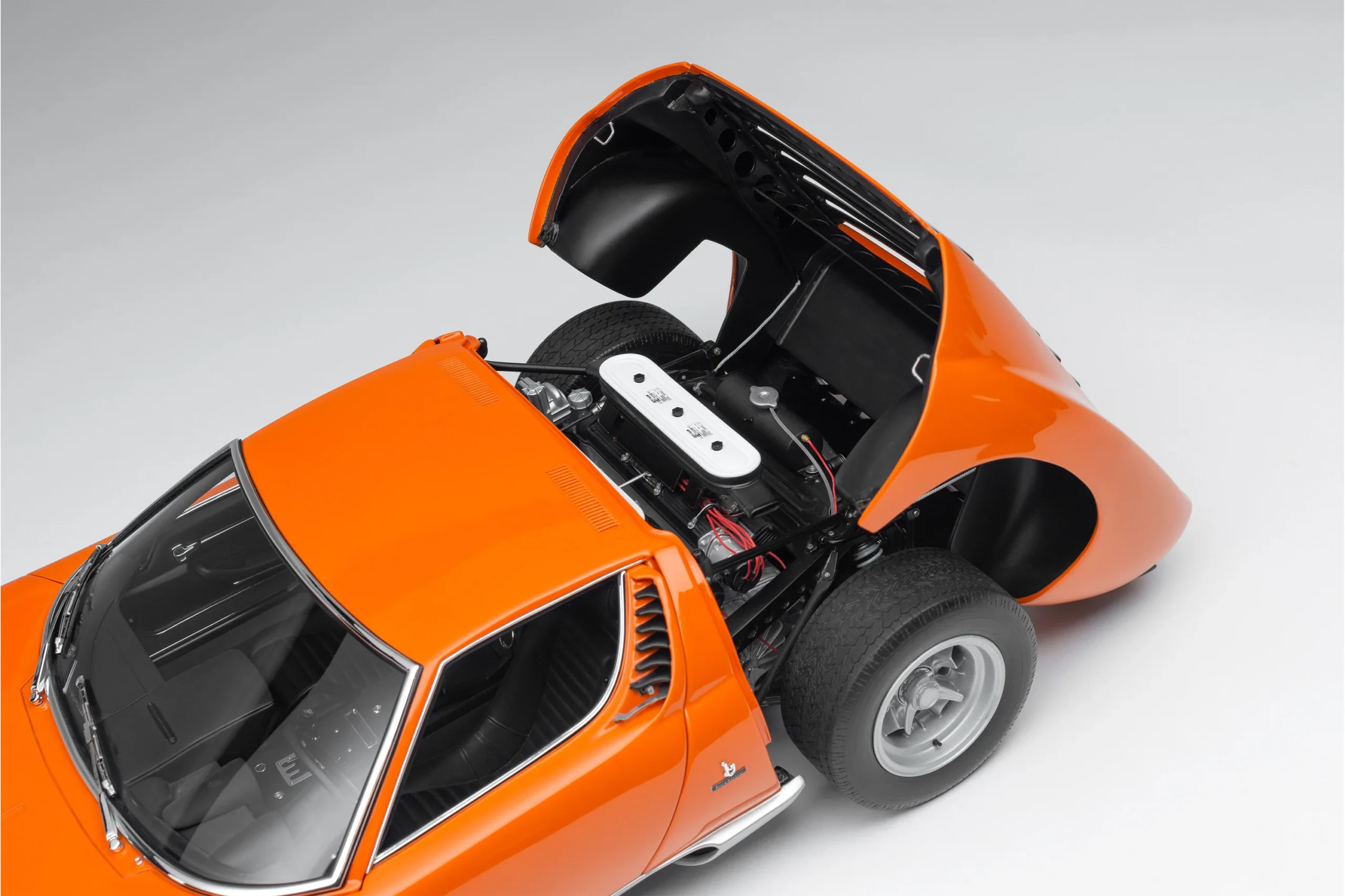 Amalgam Lamborghini Miura P400 SV (1971) | Edition in orange 1:8 - 1/8 - صورة Amalgam Lamborghini Miura P400 SV (1971) | Edition in orange 1:8 - 1/8 - صورة 3