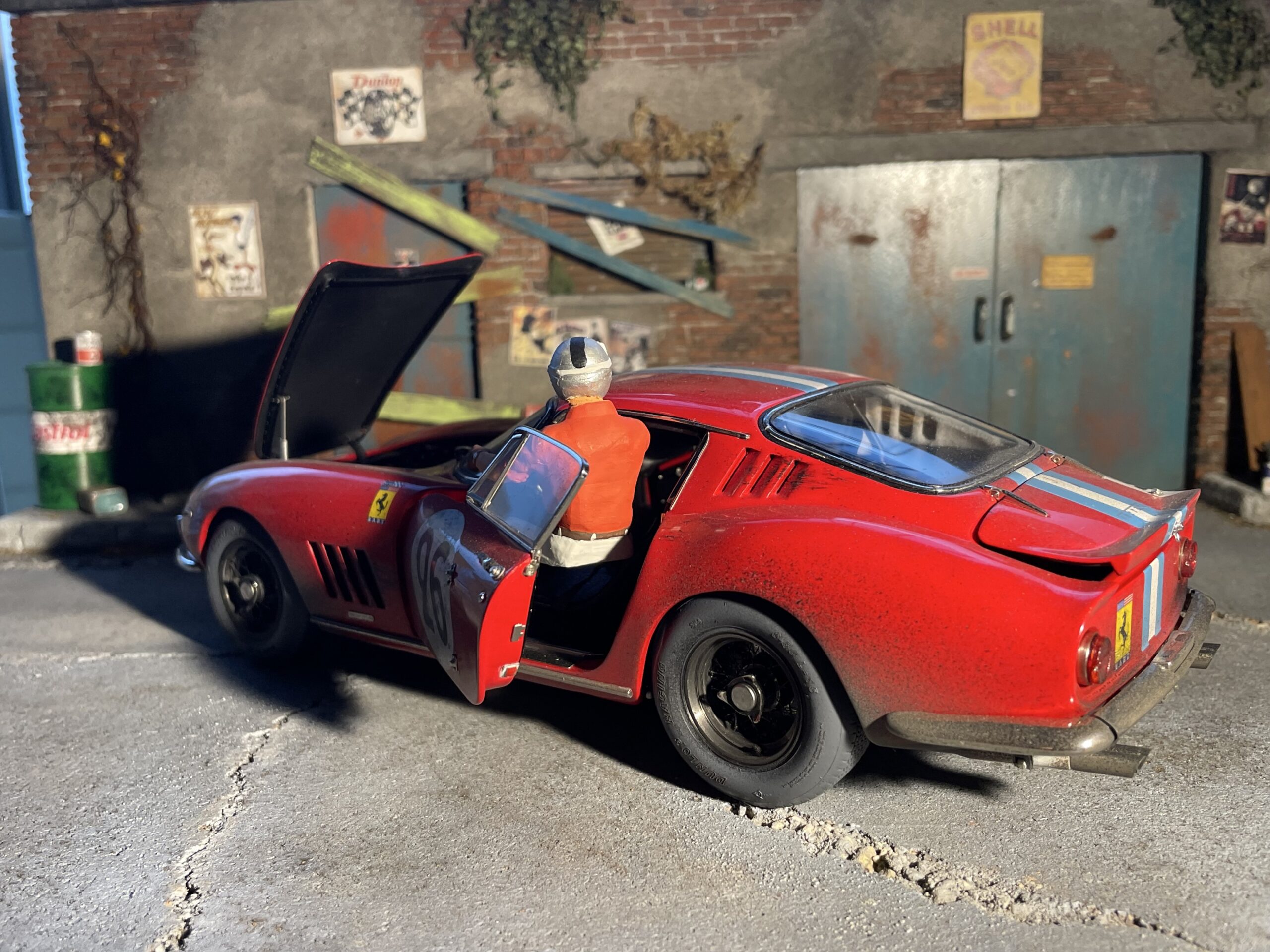 CMC Ferrari 275 GTB/C, 24h Frankreich 1966, Biscaldi/de Bourbon-Parme, #26, one of one weathered by Klaus Exner - 1/18 - Immagine 8