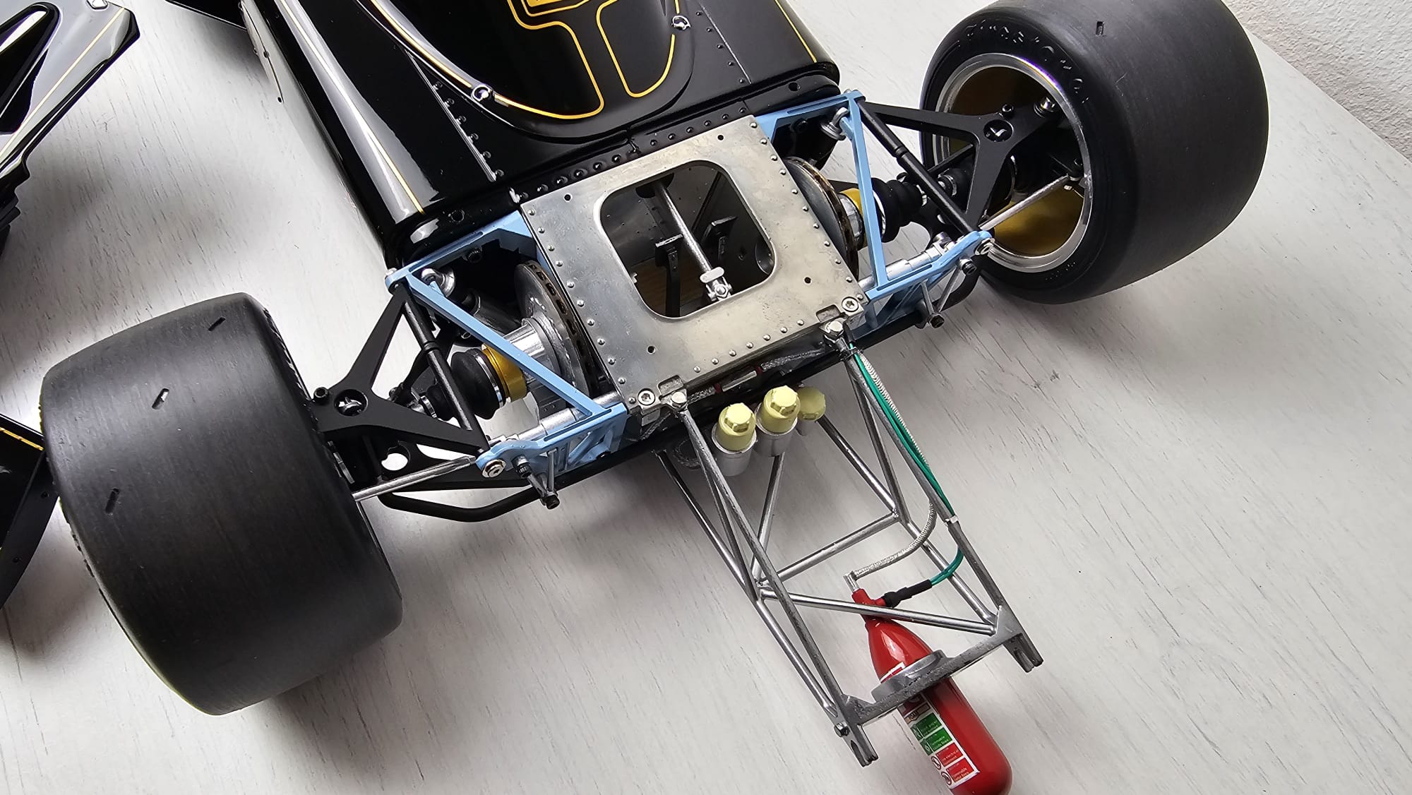 Lotus 72D - 1972 British GP - Emerson Fittipaldi - 1/8 Fertigmodell - صورة Lotus 72D - 1972 British GP - Emerson Fittipaldi - 1/8 Fertigmodell - صورة 8