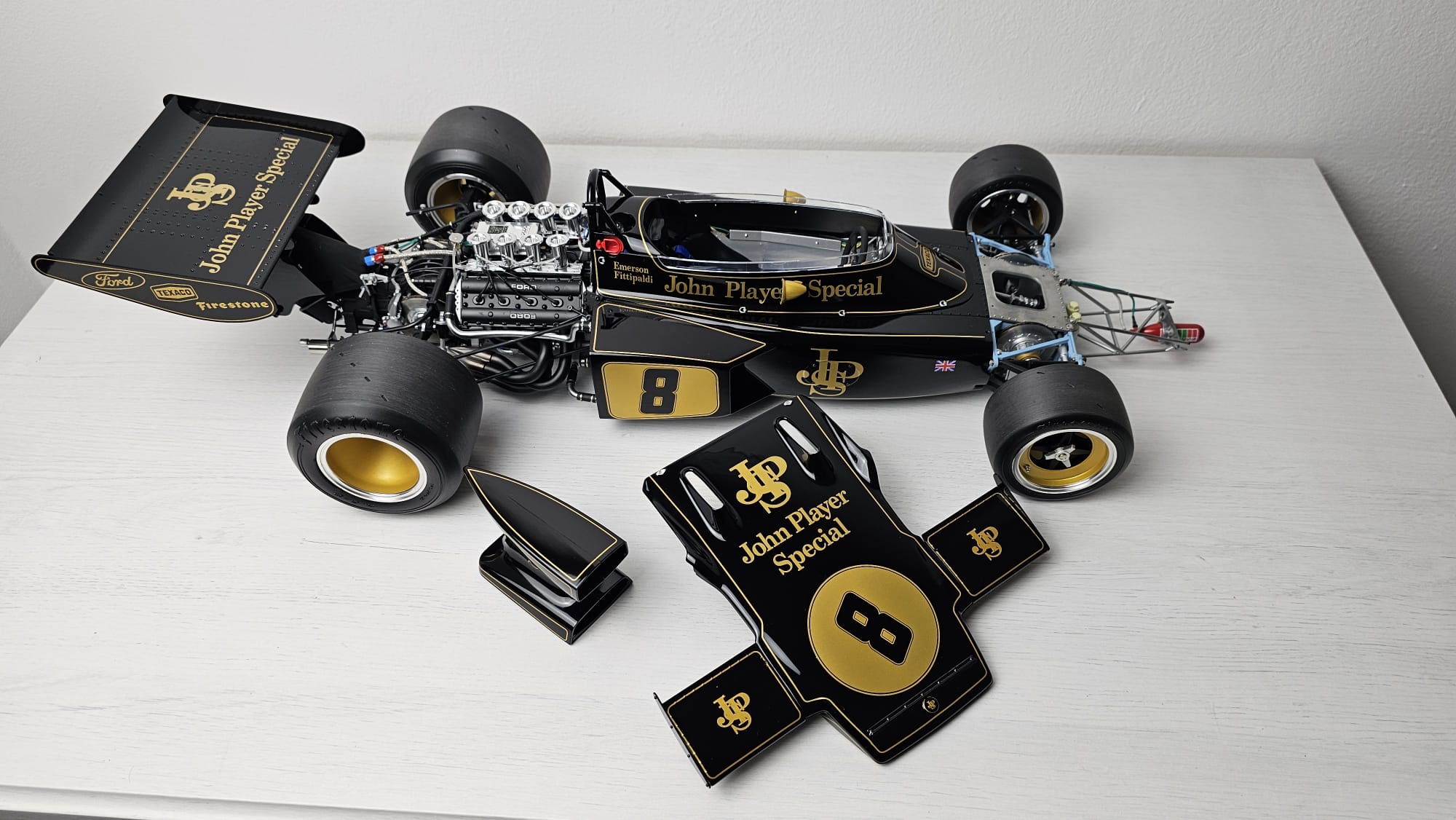 Lotus 72D - 1972 British GP - Emerson Fittipaldi - 1/8 Fertigmodell - صورة Lotus 72D - 1972 British GP - Emerson Fittipaldi - 1/8 Fertigmodell - صورة 5