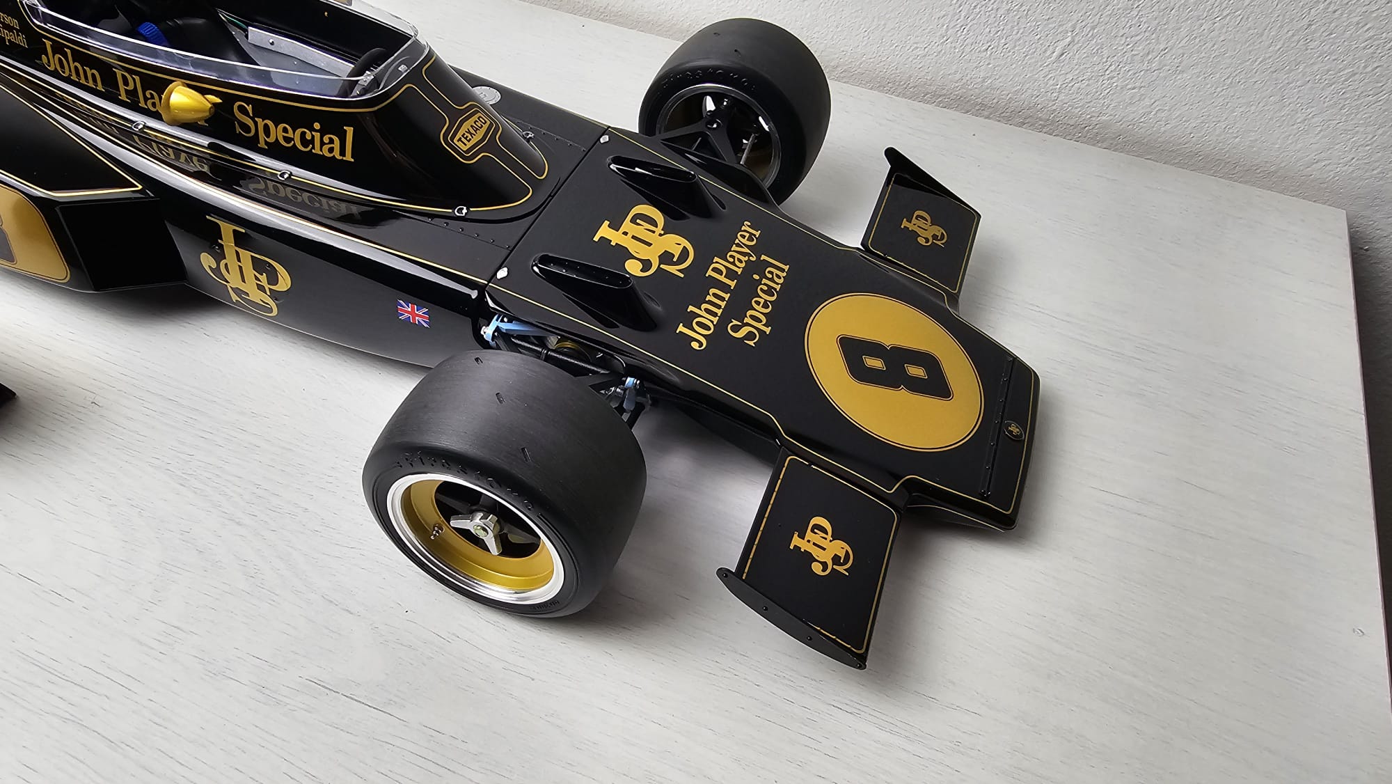 Lotus 72D - 1972 British GP - Emerson Fittipaldi - 1/8 Fertigmodell - صورة Lotus 72D - 1972 British GP - Emerson Fittipaldi - 1/8 Fertigmodell - صورة 4