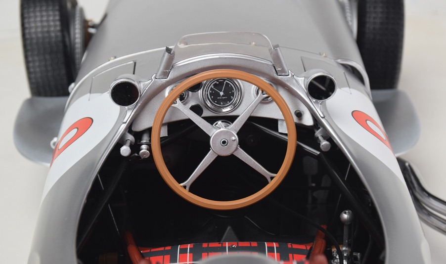 IXO Mercedes W196 Bausatz Fangio #8 - 1/8 - صورة IXO Mercedes W196 Bausatz Fangio #8 - 1/8 - صورة 20