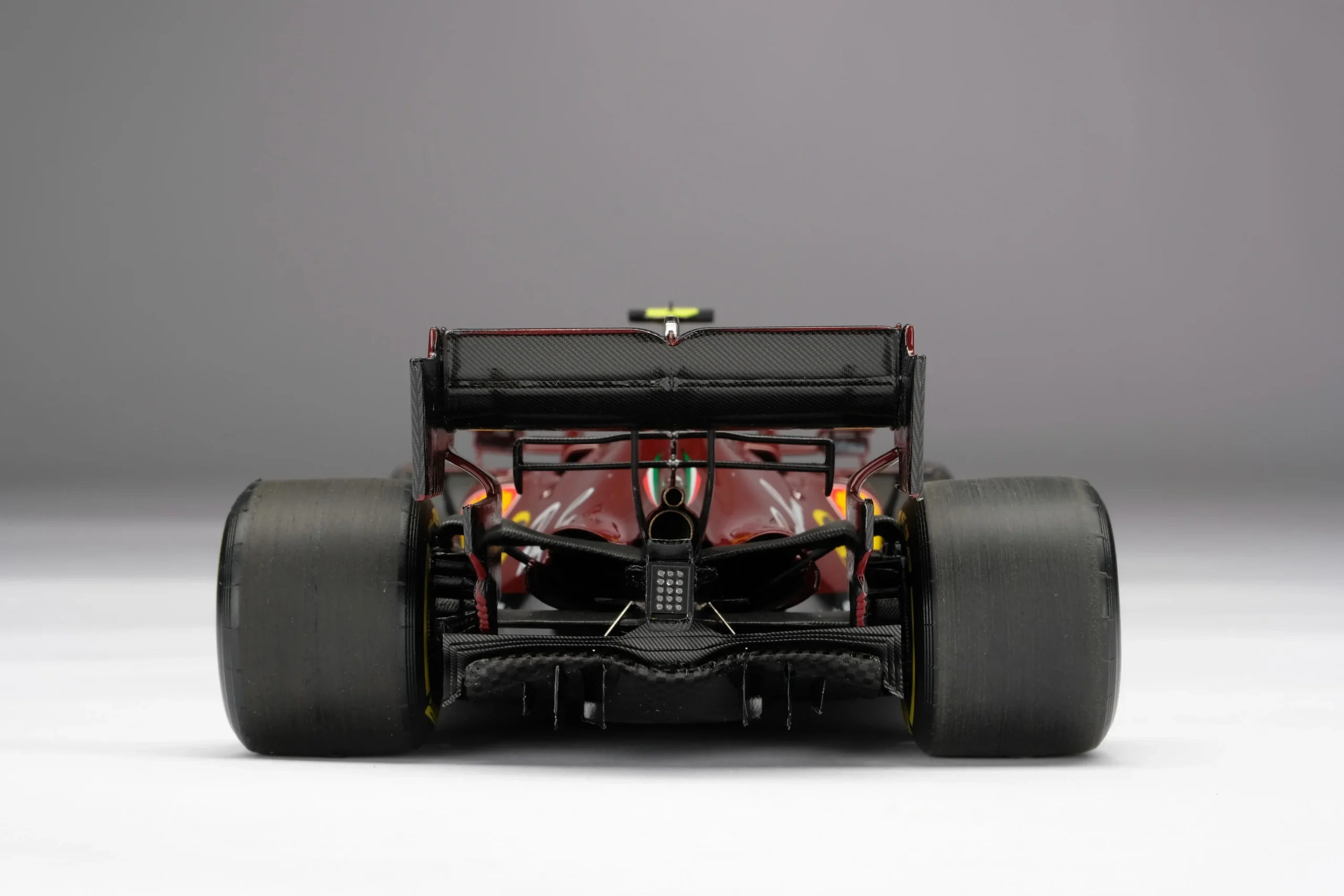 Amalgam Ferrari SF1000 - 1000. Grand Prix Lackierung - 2020 Toskana Grand Prix | Charles Leclerc 1/18 - صورة Amalgam Ferrari SF1000 - 1000. Grand Prix Lackierung - 2020 Toskana Grand Prix | Charles Leclerc 1/18 - صورة 3