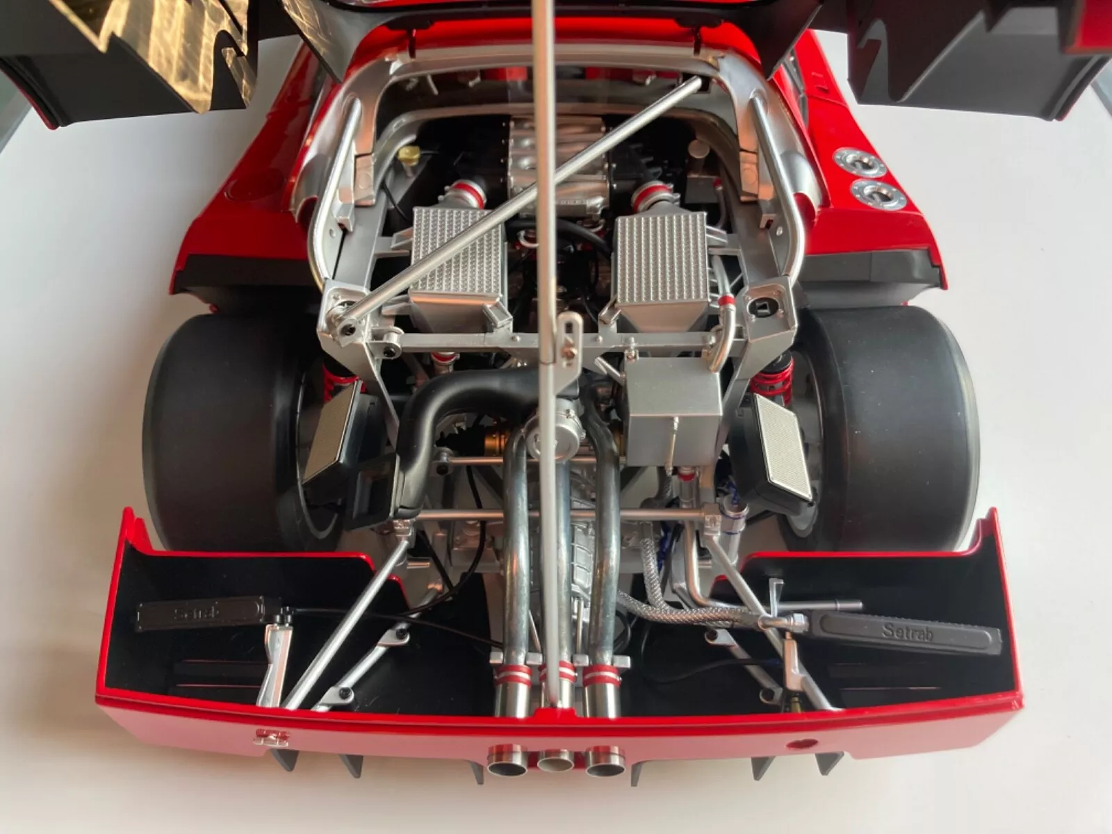 Ferrari F40 Competizione 1:8 Fertigmodell - 1/8 – Bild 13