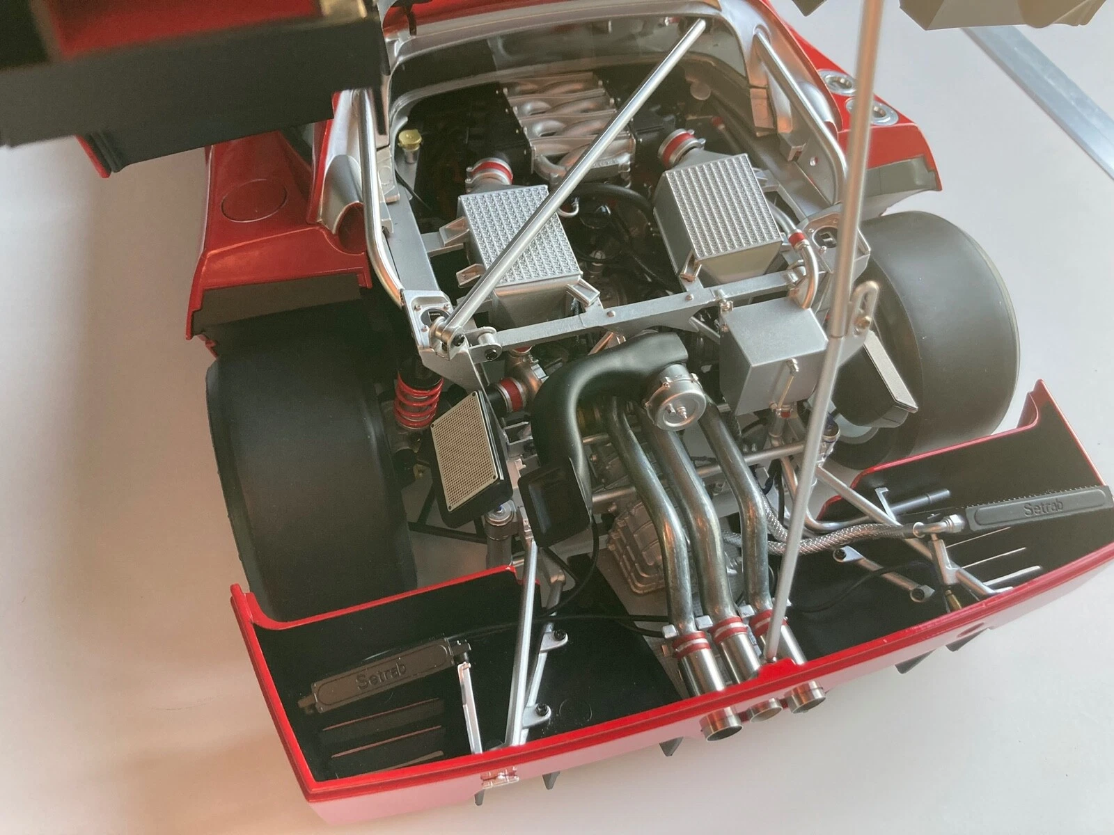 Ferrari F40 Competizione 1:8 Fertigmodell - 1/8 – Bild 14