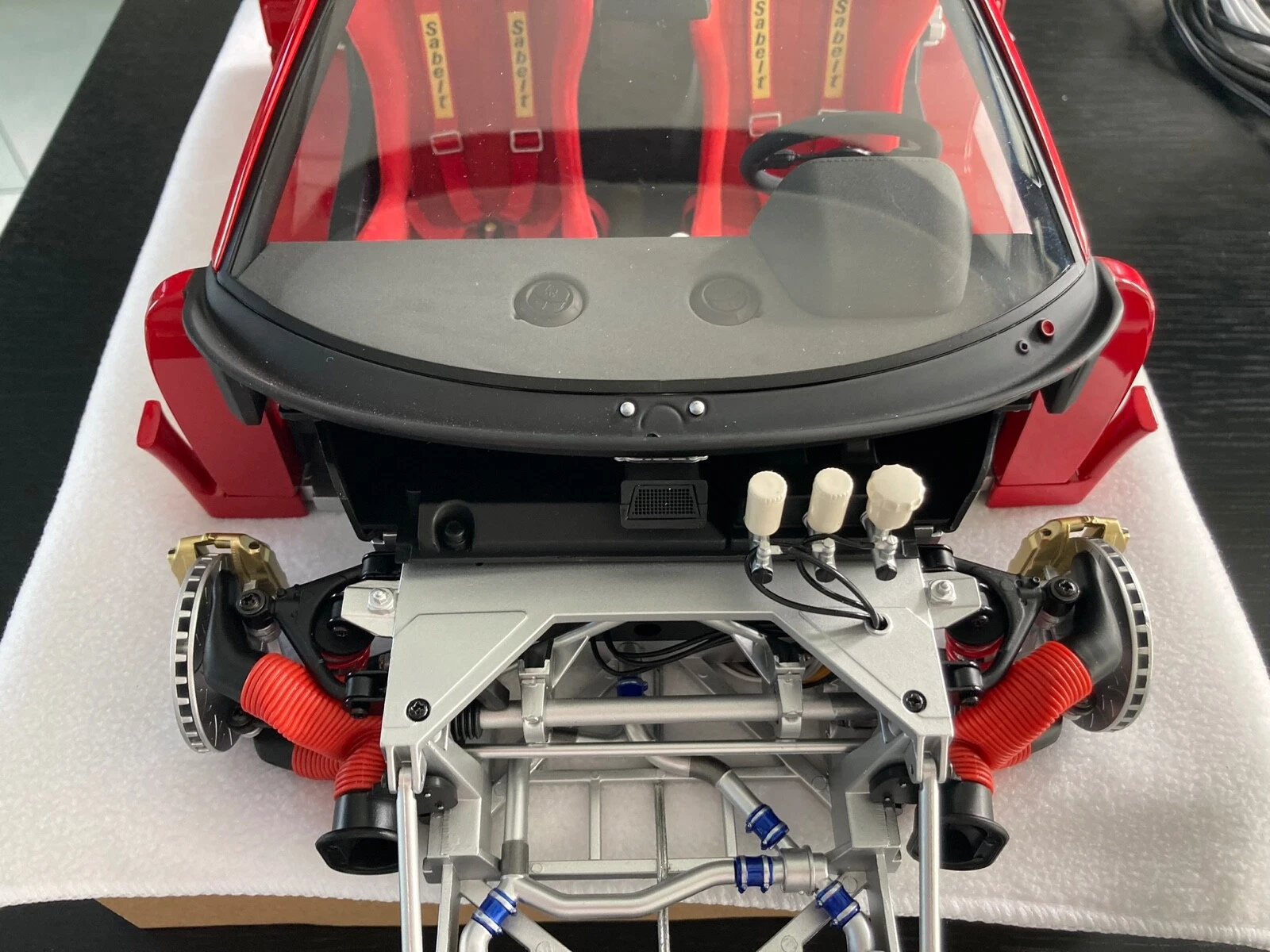 Ferrari F40 Competizione 1:8 Fertigmodell - 1/8 – Bild 3