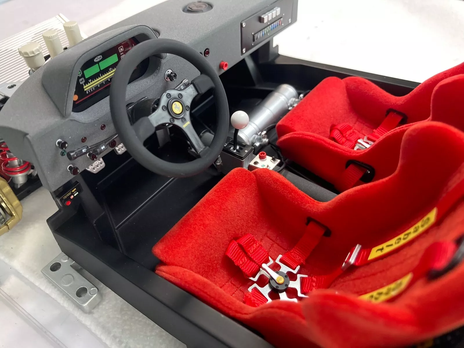 Ferrari F40 Competizione 1:8 Fertigmodell - 1/8 – Bild 4