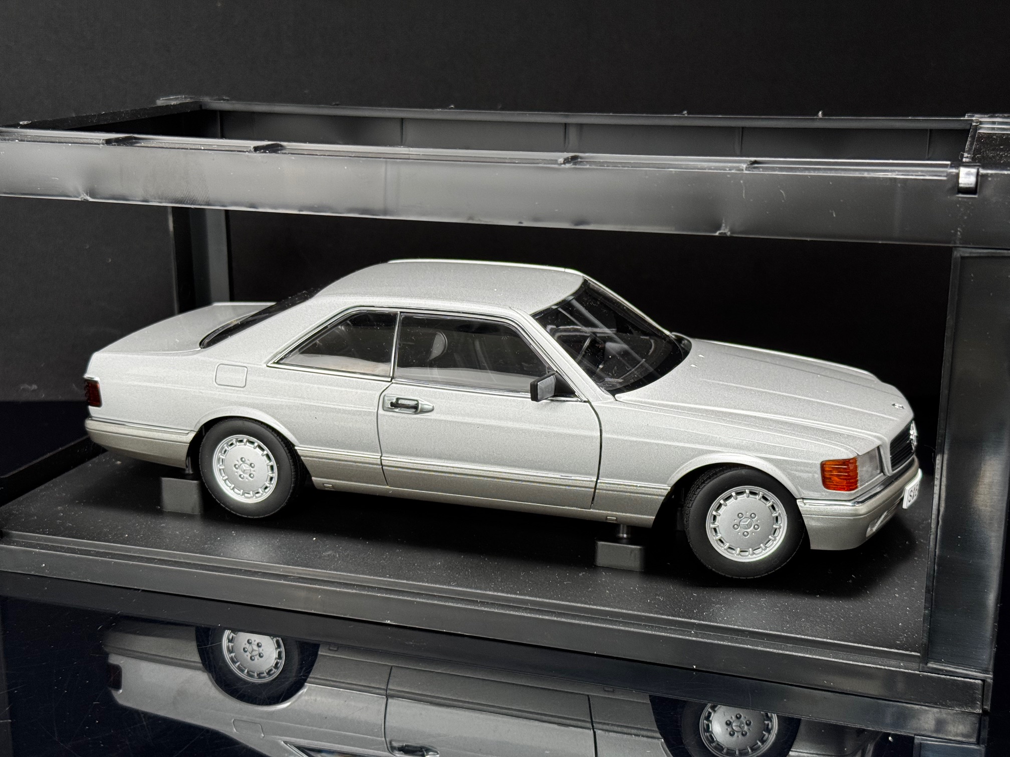 AUTOart Mercedes-Benz 500 SEC - 1/18 - Image 2
