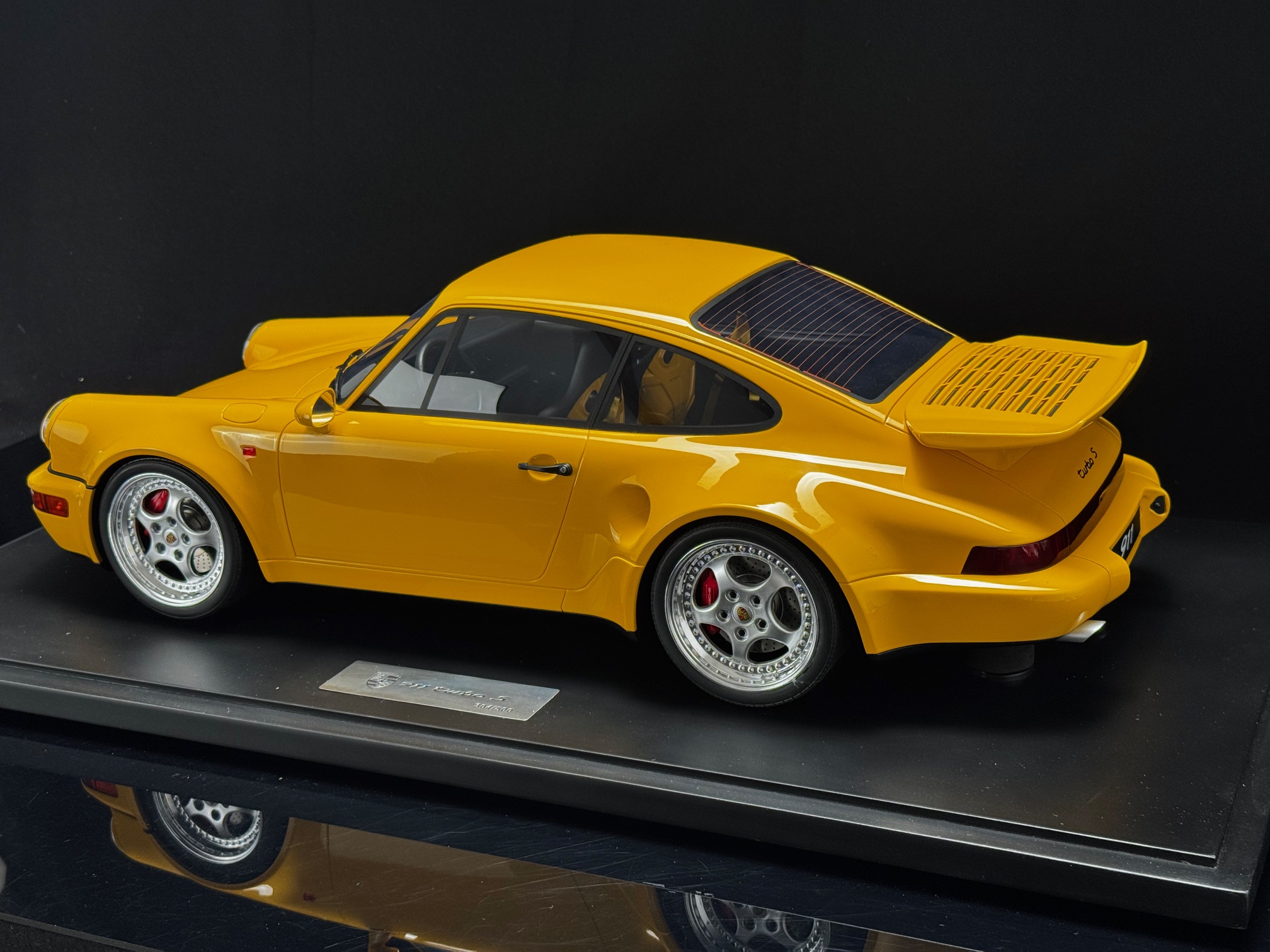 GT Spirit Porsche 911 964 Turbo S yellow 1994 1:8