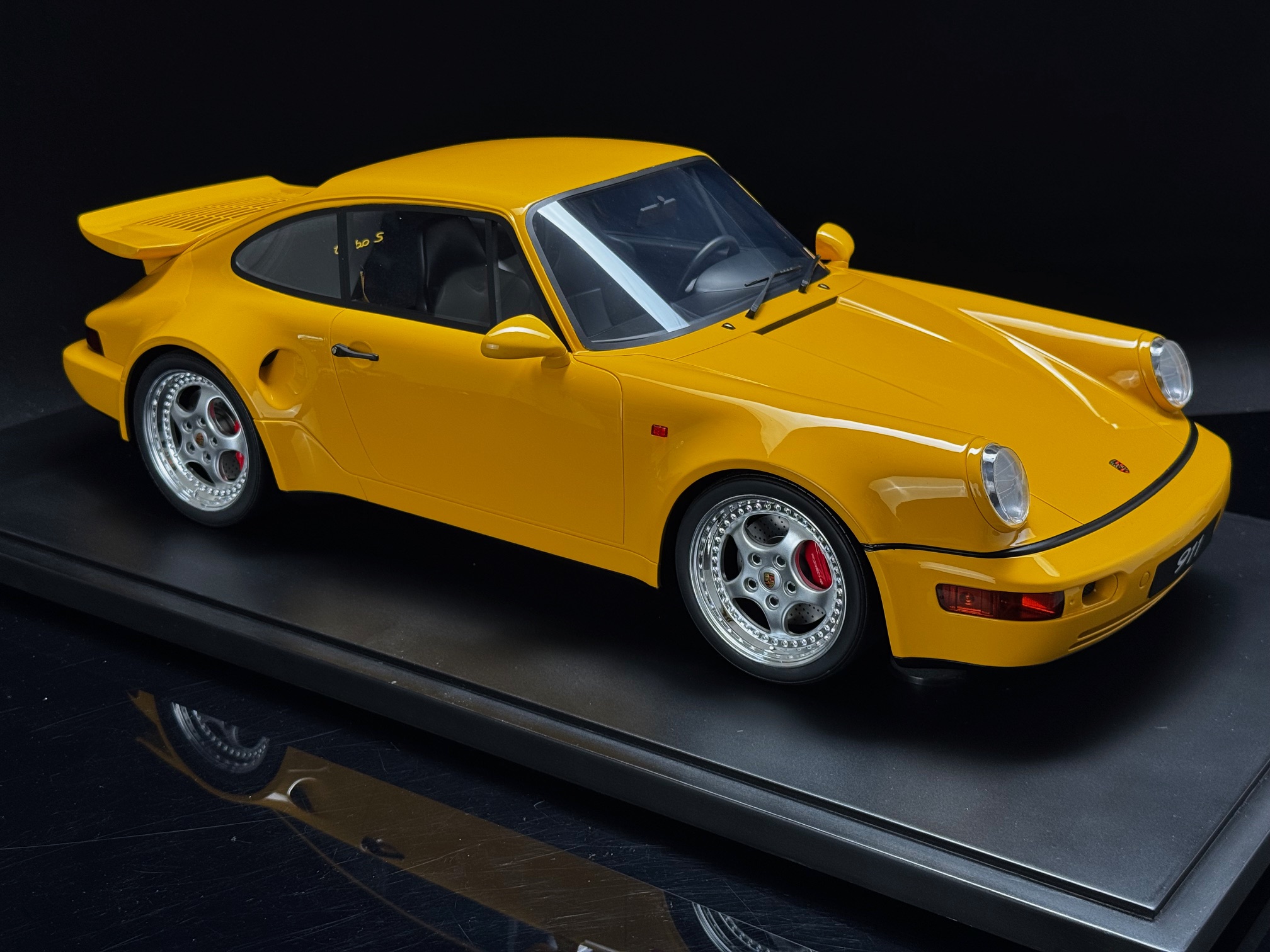 GT Spirit Porsche 911 964 Turbo S gelb 1994 1:8 - 1/8