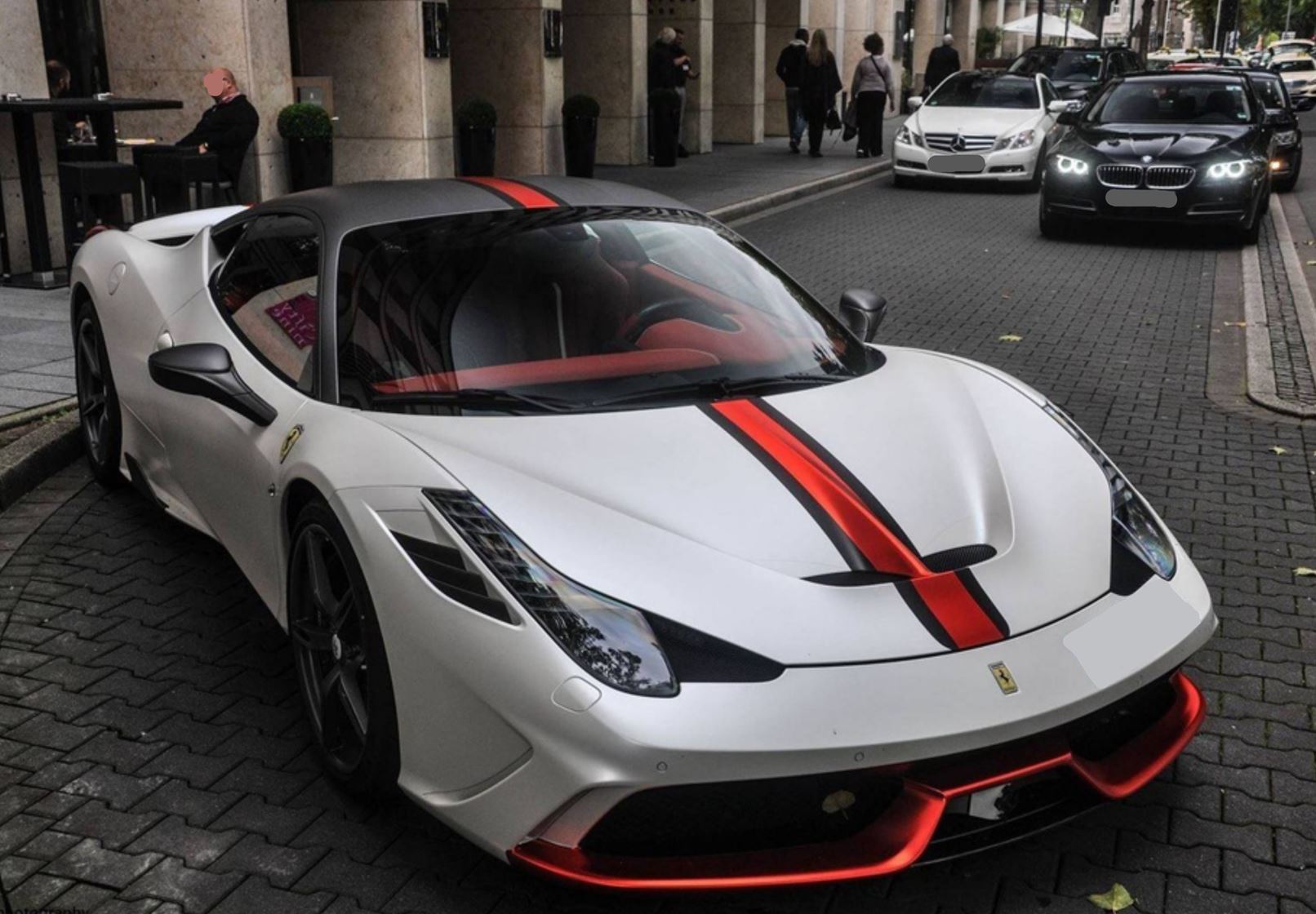 BBR Ferrari 458 Speciale Bianco Italia Matt with red stripe one of 48 - 1/18