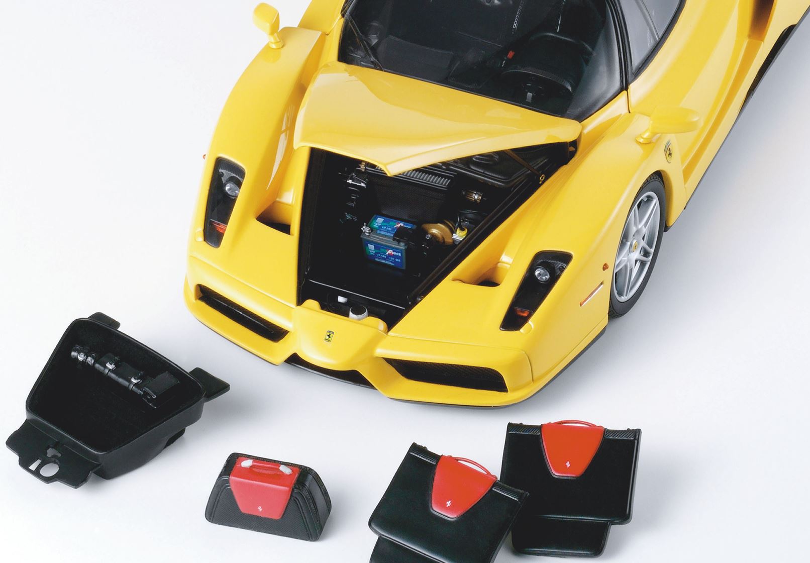 BBR Ferrari Enzo open diecast Giallo Modena - Silver wheels - polifoam pack - 1/18 - صورة BBR Ferrari Enzo open diecast Giallo Modena - Silver wheels - polifoam pack - 1/18 - صورة 5