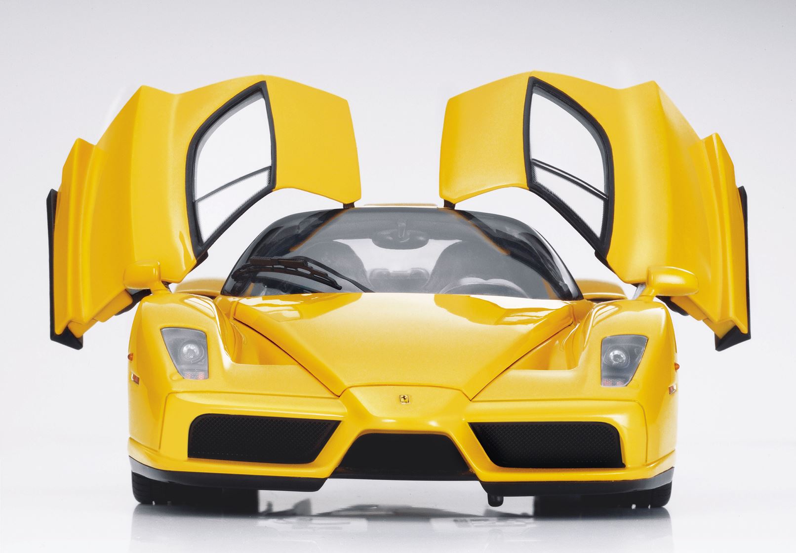 BBR Ferrari Enzo open diecast Giallo Modena - Silver wheels - polifoam pack - 1/18 - صورة BBR Ferrari Enzo open diecast Giallo Modena - Silver wheels - polifoam pack - 1/18 - صورة 4