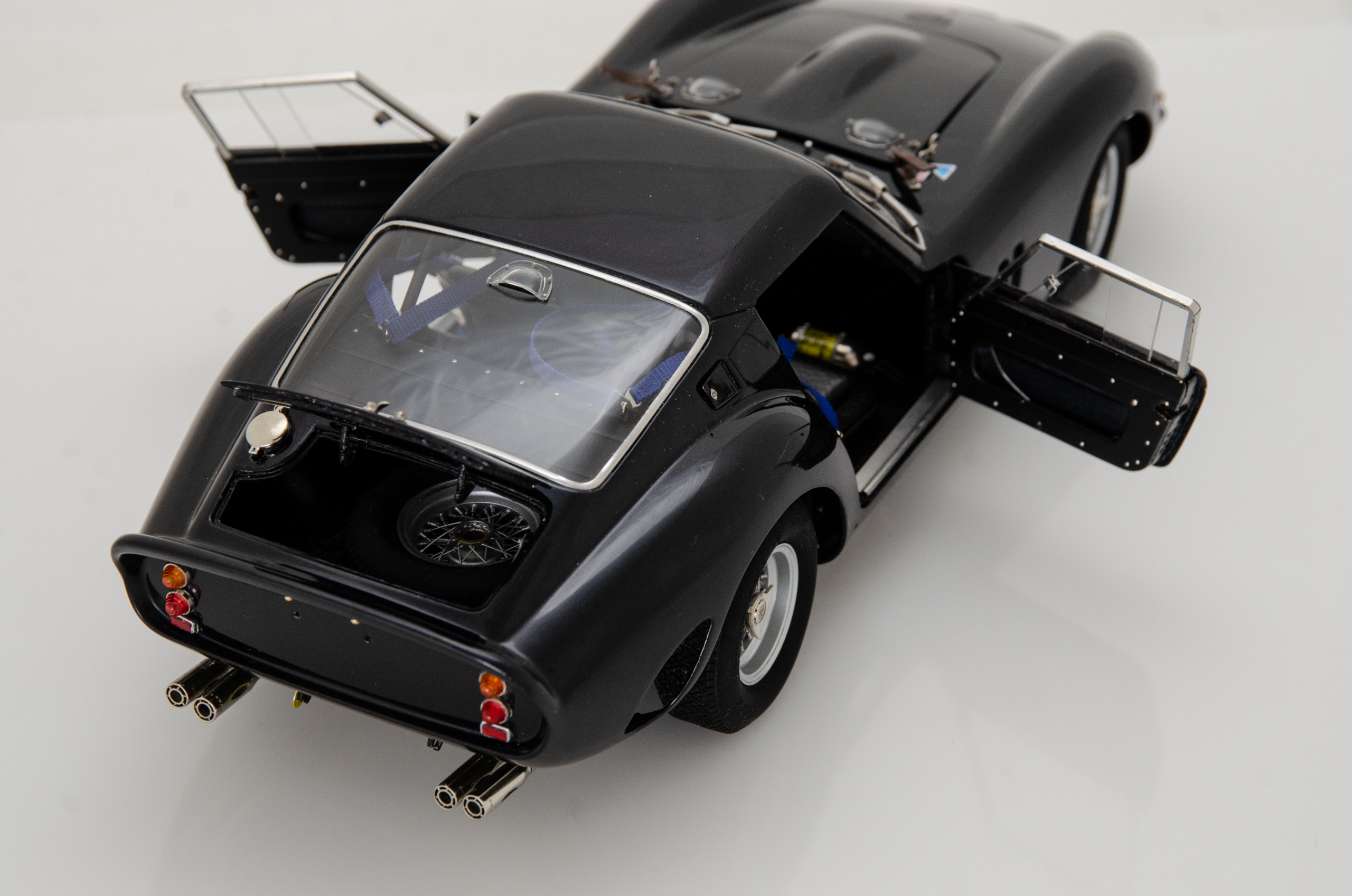 Martisan Ferrari 250 GTO Black sapphire metallic mit Kupferkarosserie one of 299 - 1/18 - صورة Martisan Ferrari 250 GTO Black sapphire metallic mit Kupferkarosserie one of 299 - 1/18 - صورة 7