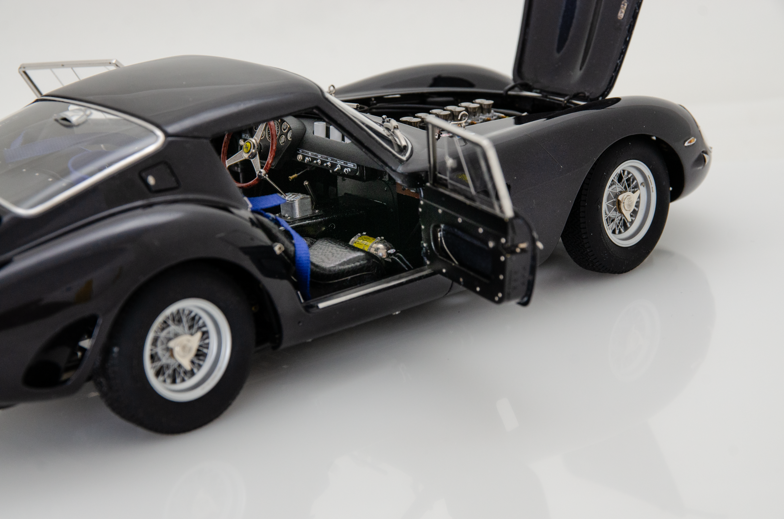 Martisan Ferrari 250 GTO Black sapphire metallic mit Kupferkarosserie one of 299 - 1/18 - صورة Martisan Ferrari 250 GTO Black sapphire metallic mit Kupferkarosserie one of 299 - 1/18 - صورة 8