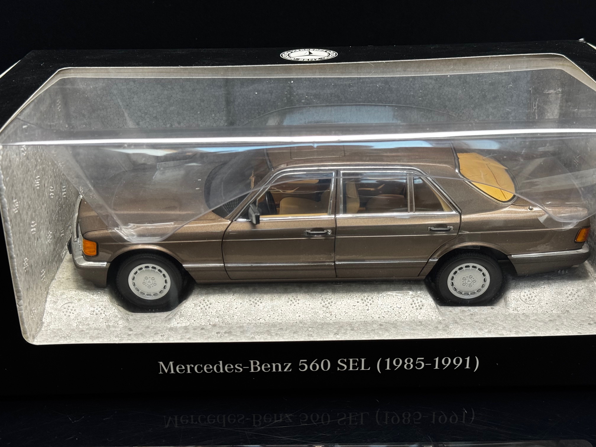 ノレフ メルセデス・ベンツ 560 SEL (1985-1991) インパラ ブラウン 1/18