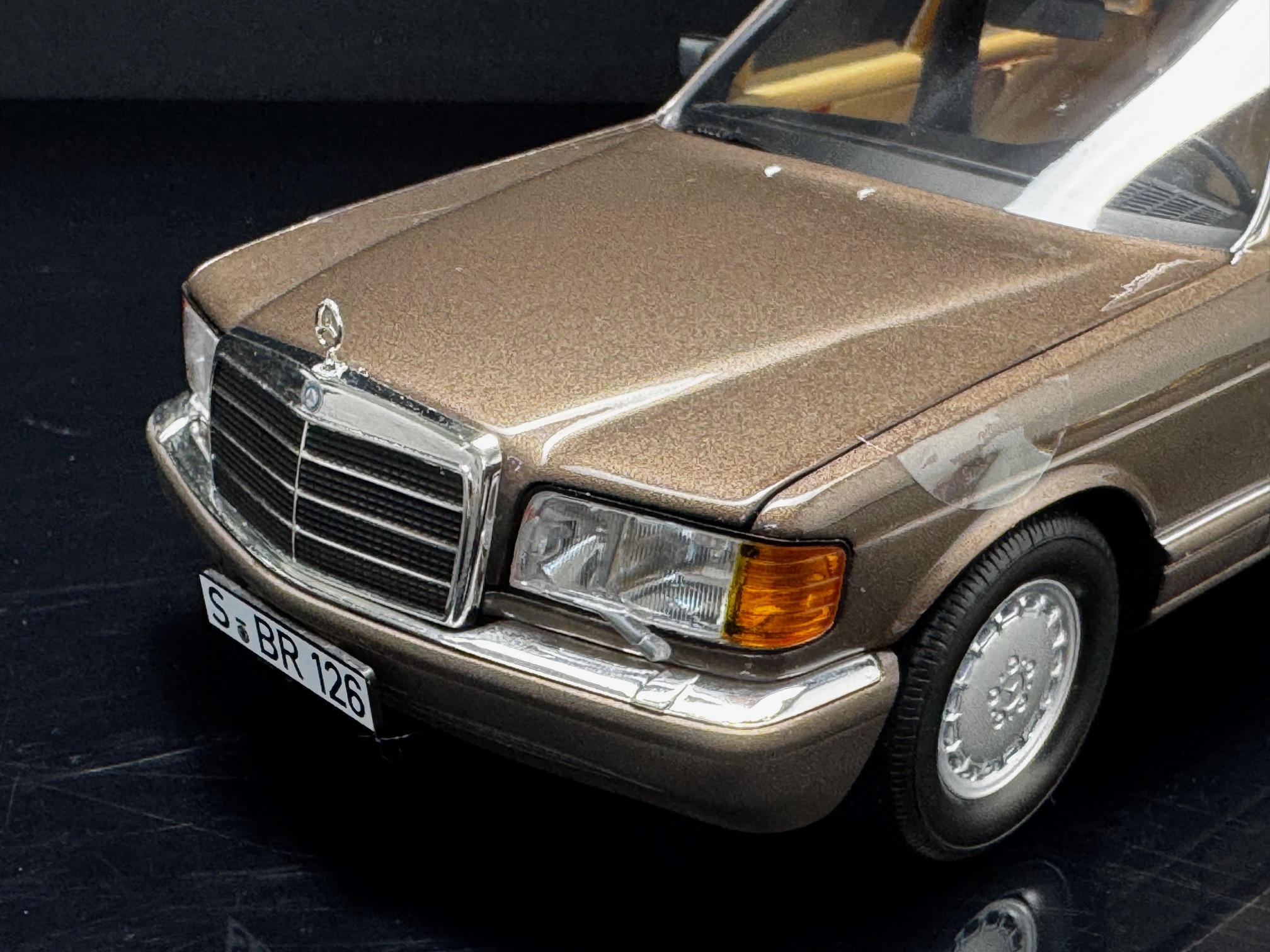 ノレフ メルセデス・ベンツ 560 SEL (1985-1991) インパラ ブラウン 1/18