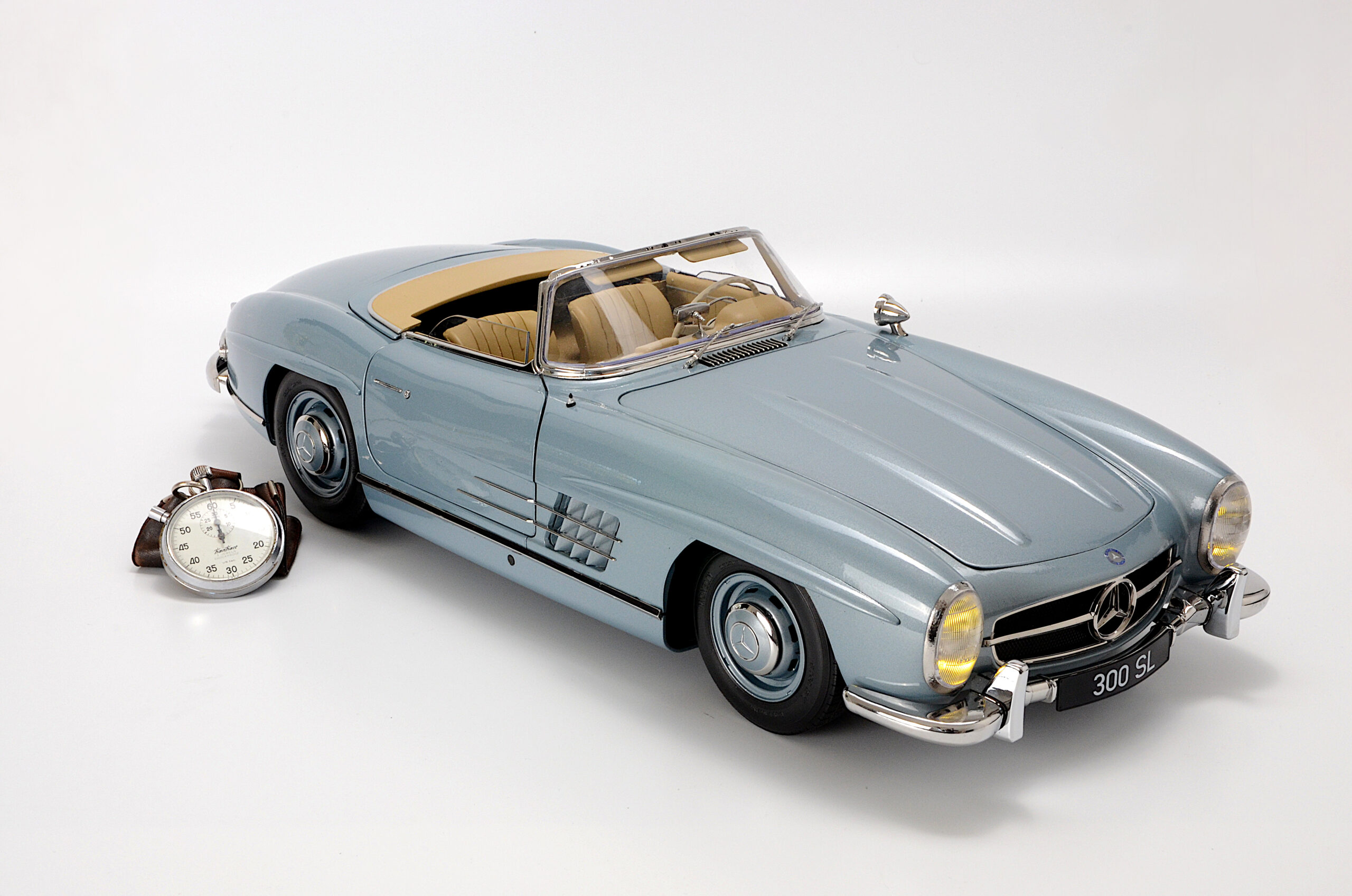IXO Mercedes 300 SL Roadster blau modelcars24 exklusive Bausatz 1:8 - 1/8 - صورة IXO Mercedes 300 SL Roadster blau modelcars24 exklusive Bausatz 1:8 - 1/8 - صورة 2