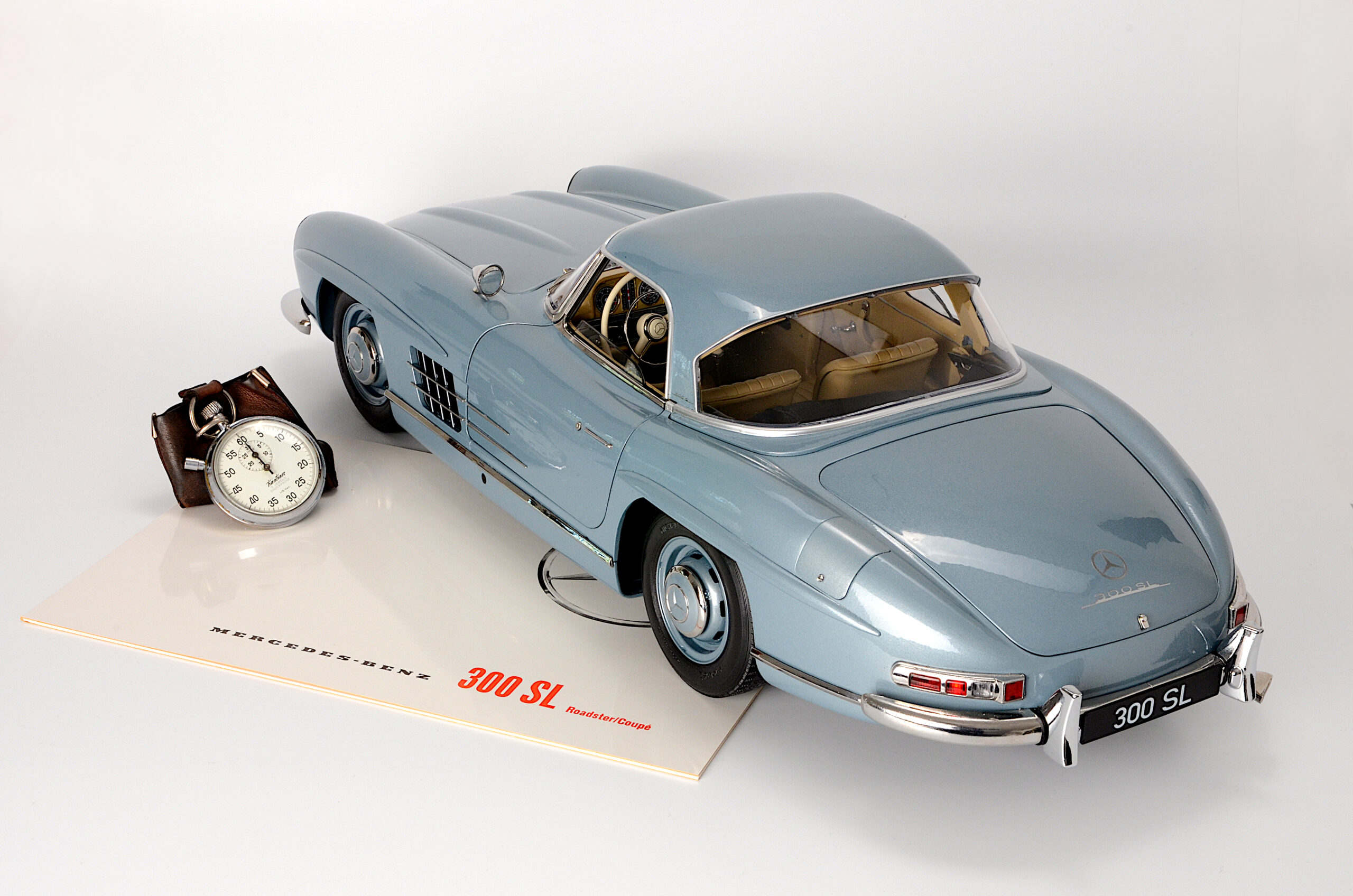 IXO Mercedes 300 SL Roadster blau modelcars24 exklusive Bausatz 1:8 - 1/8 - صورة IXO Mercedes 300 SL Roadster blau modelcars24 exklusive Bausatz 1:8 - 1/8 - صورة 7