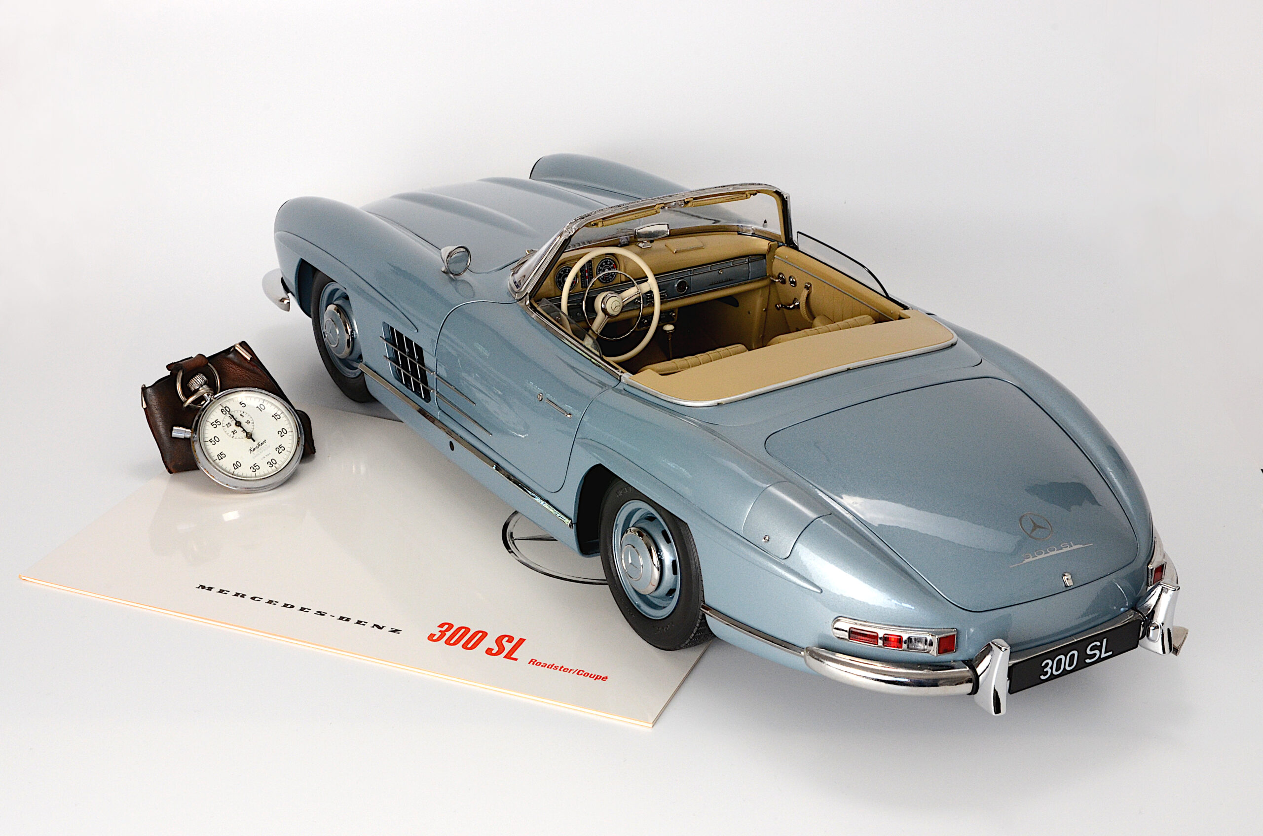 IXO Mercedes 300 SL Roadster blau modelcars24 exklusive Bausatz 1:8 - 1/8 - صورة IXO Mercedes 300 SL Roadster blau modelcars24 exklusive Bausatz 1:8 - 1/8 - صورة 9