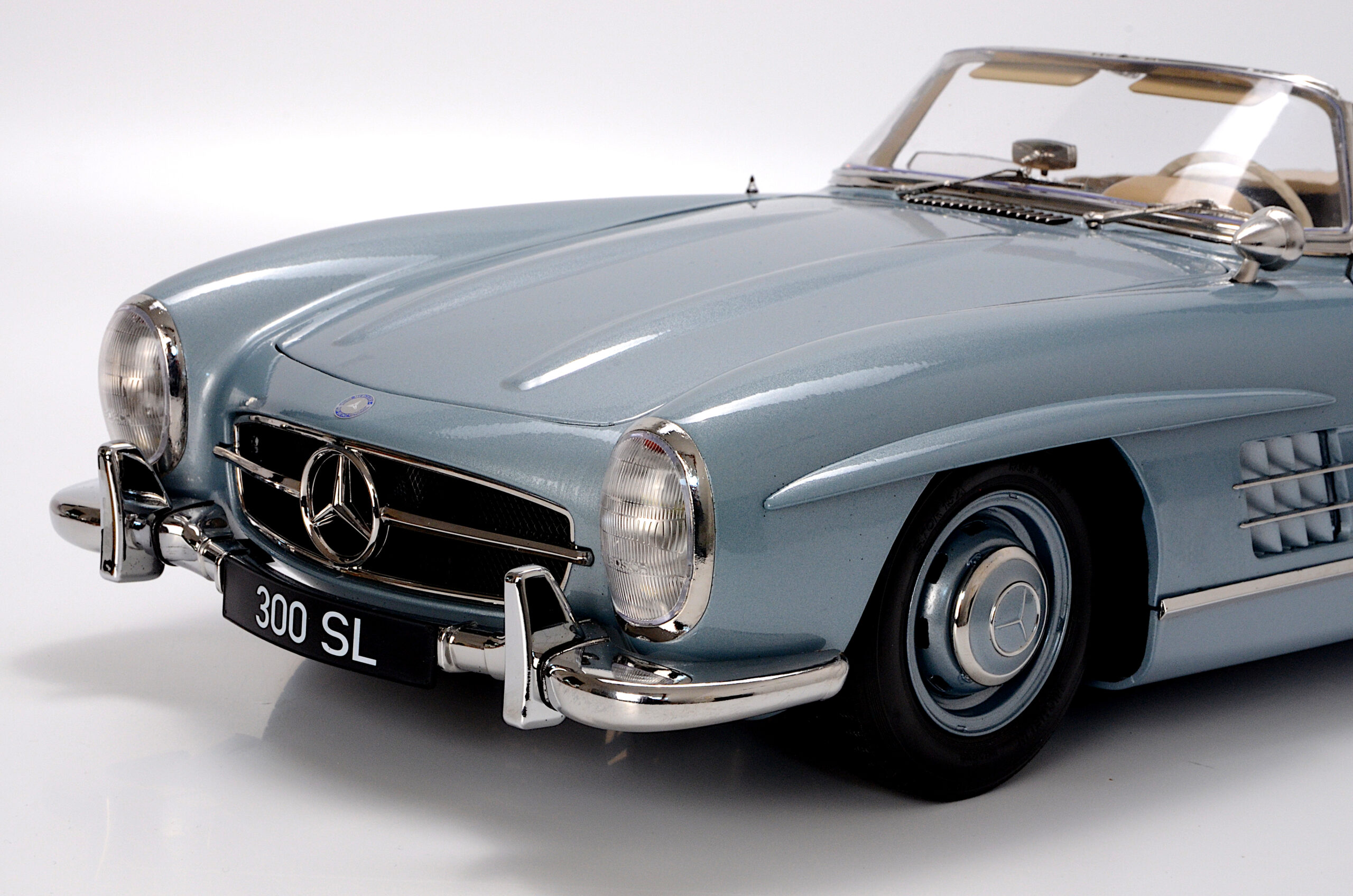 IXO Mercedes 300 SL Roadster blau modelcars24 exklusive Bausatz 1:8 - 1/8 - صورة IXO Mercedes 300 SL Roadster blau modelcars24 exklusive Bausatz 1:8 - 1/8 - صورة 17