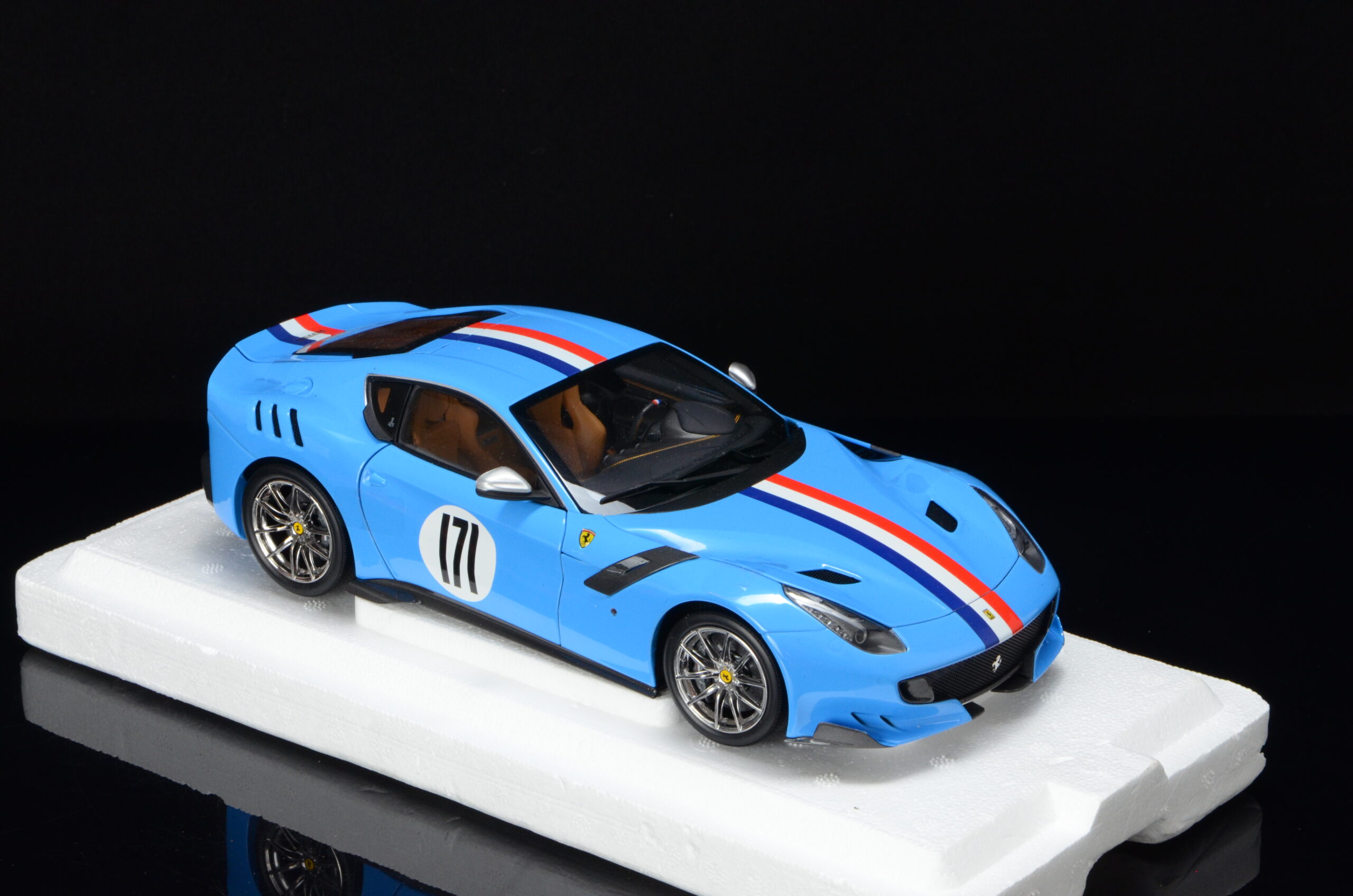 BBR Ferrari F12 TDF Tailor Made hellblau - 1/18 - Imagen 7