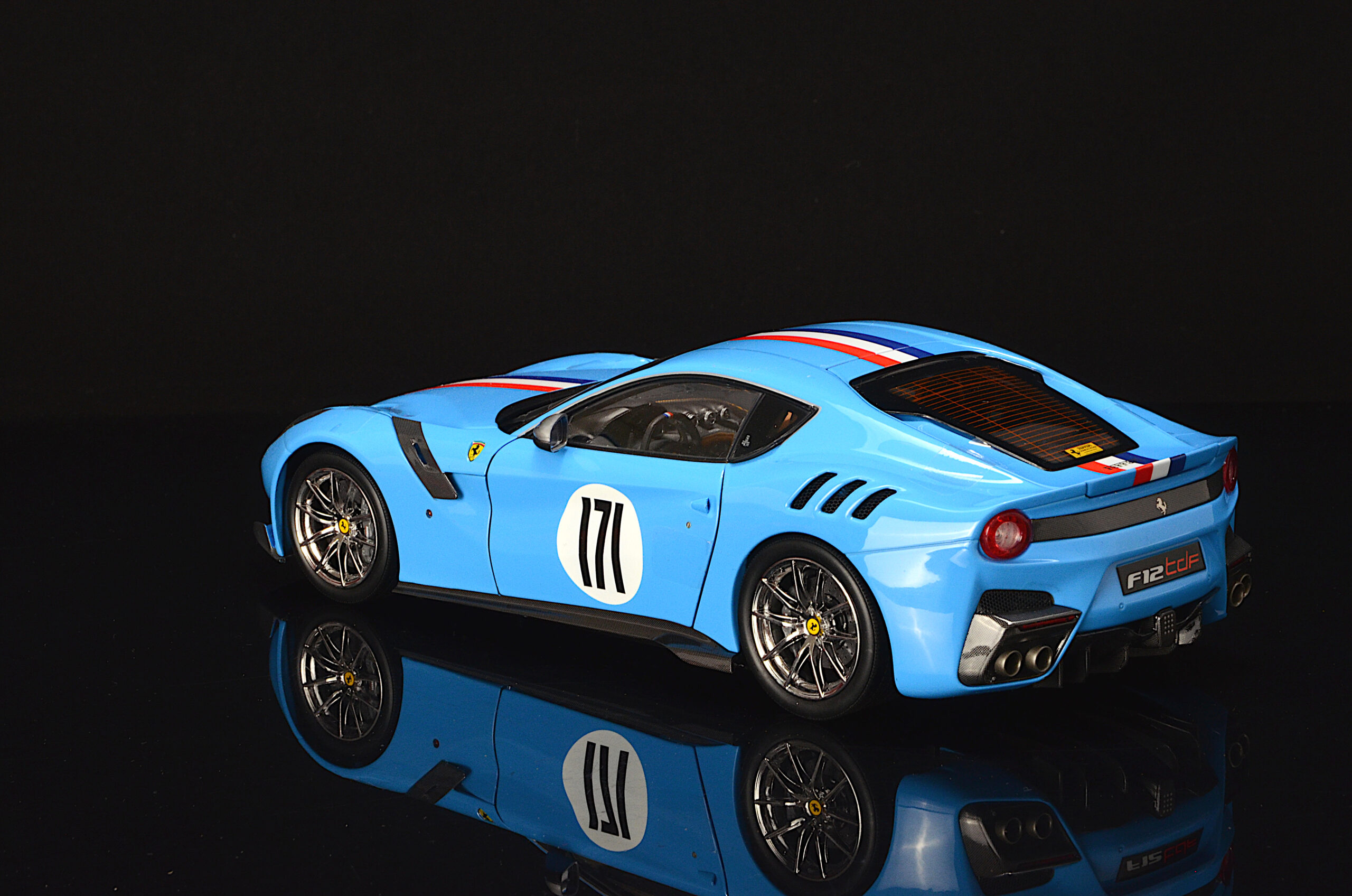 BBR Ferrari F12 TDF Tailor Made hellblau - 1/18 - Imagen 8