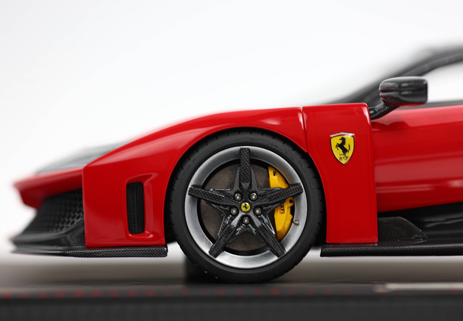 BBR Ferrari F80 Rosso Corsa - silver/black wheels - 1/18 - Immagine 6