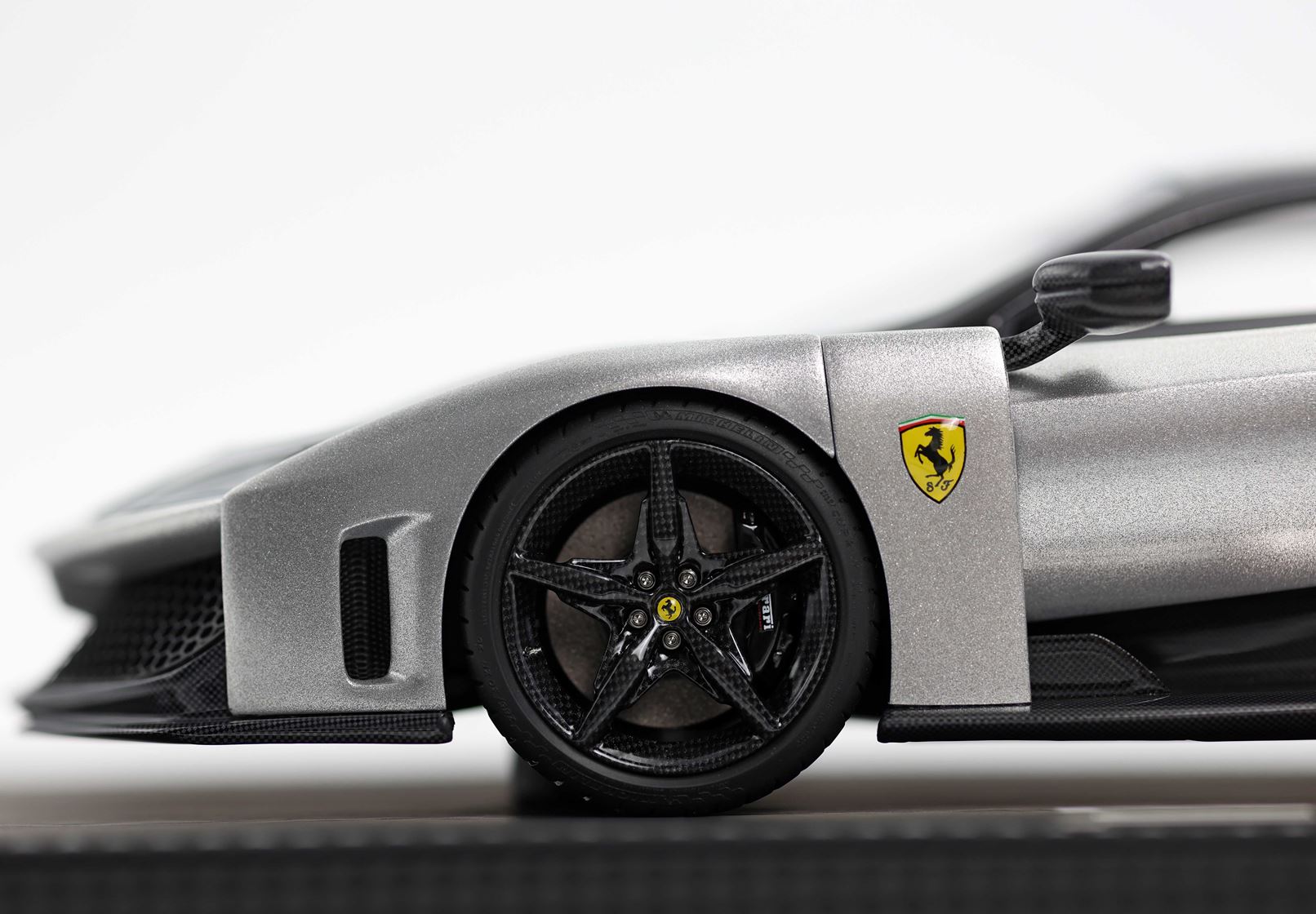 BBR Ferrari F80 Rosso Corsa - Aluminium gloss - 1/18 - 画像2