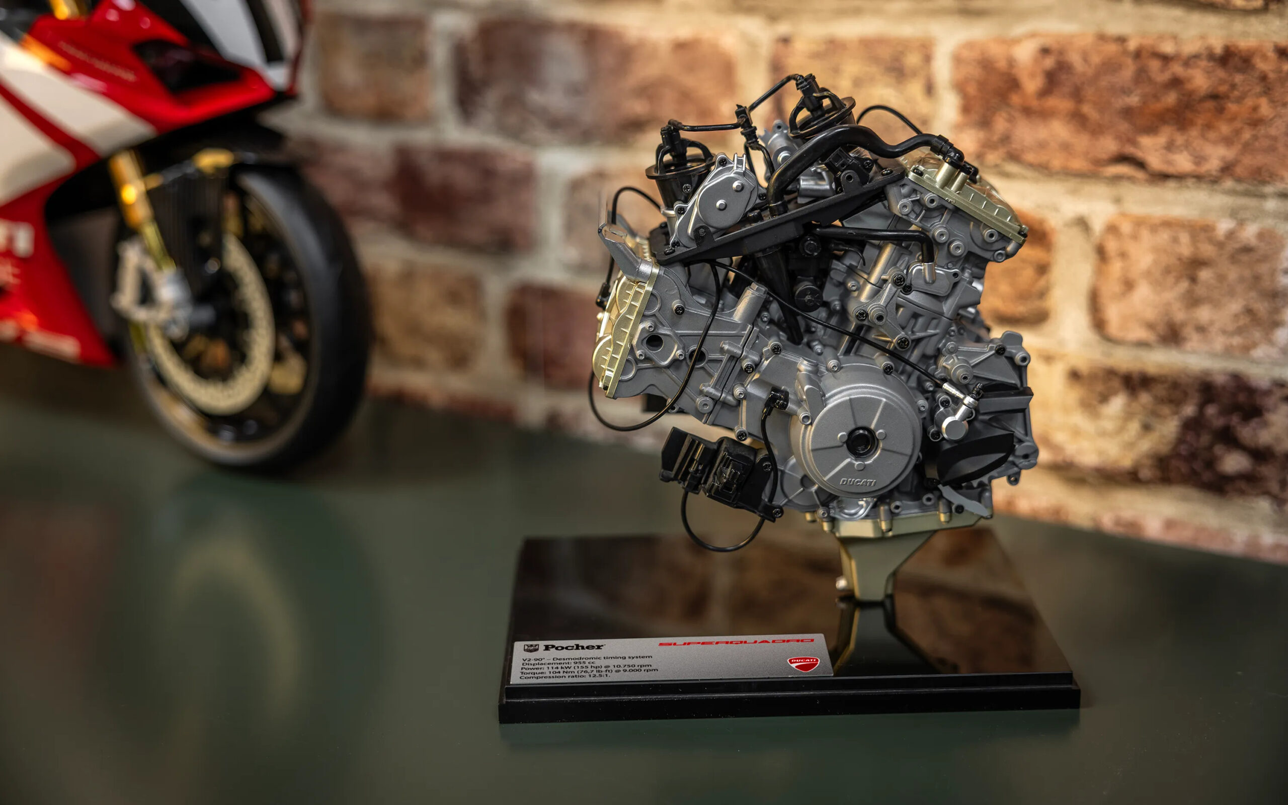 Pocher HKM124B Ducati Superquadro - V2 Engine - 1:4 Scale Kit – Bild 2
