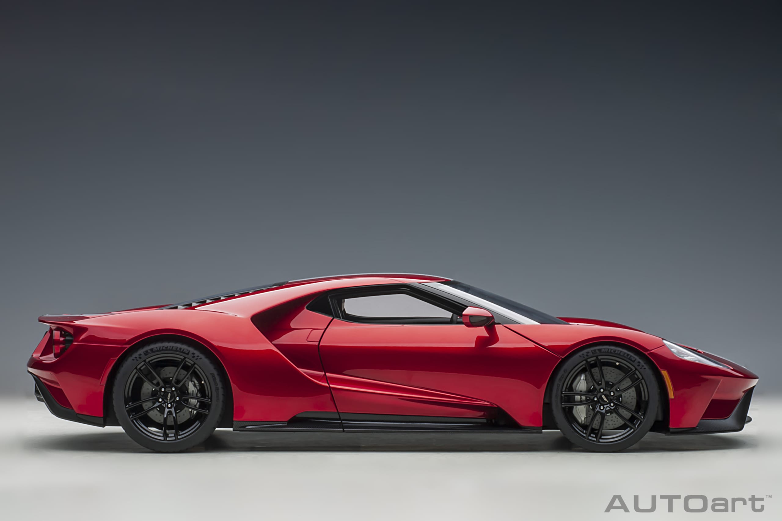 AUTOart Ford GT 2017 1:12 - Liquid Red / Silver Stripes – Bild 4