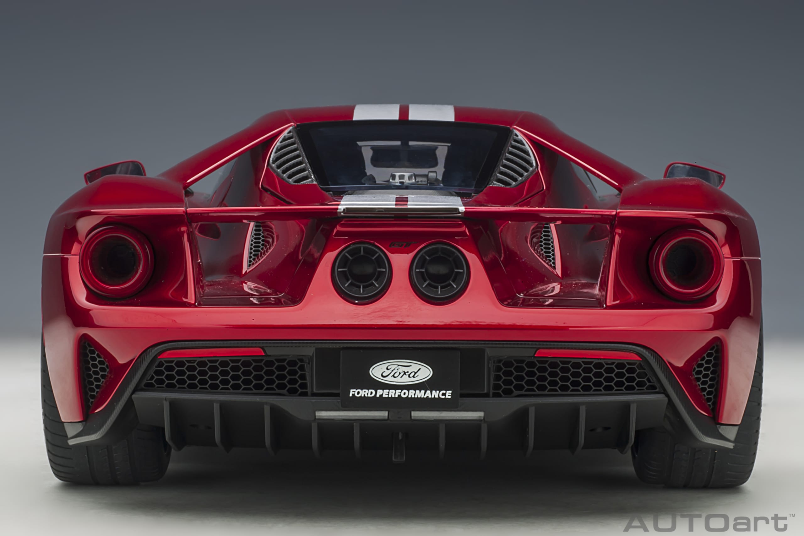 AUTOart Ford GT 2017 1:12 - Liquid Red / Silver Stripes – Bild 6