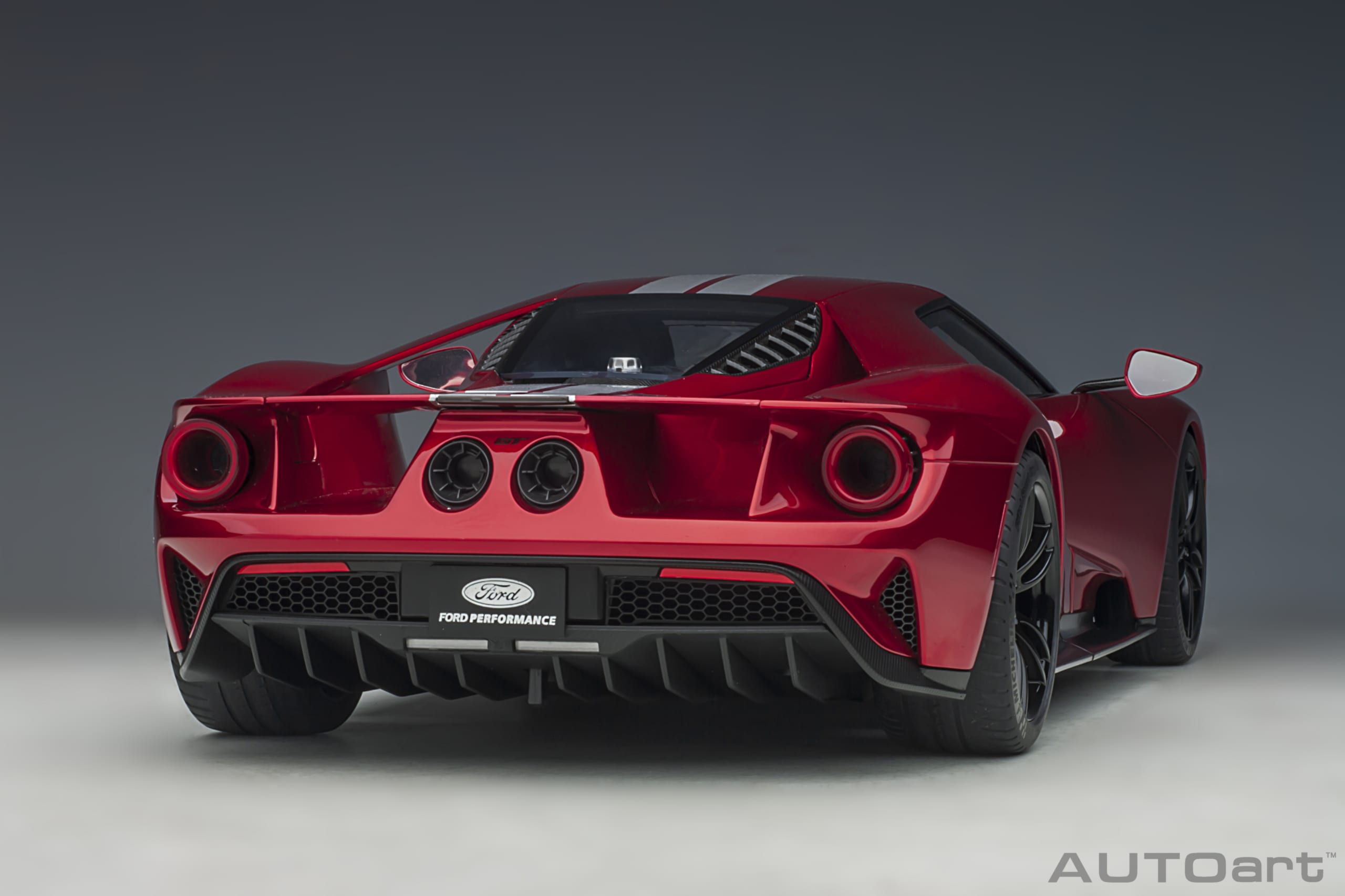 AUTOart Ford GT 2017 1:12 - Liquid Red / Silver Stripes – Bild 19