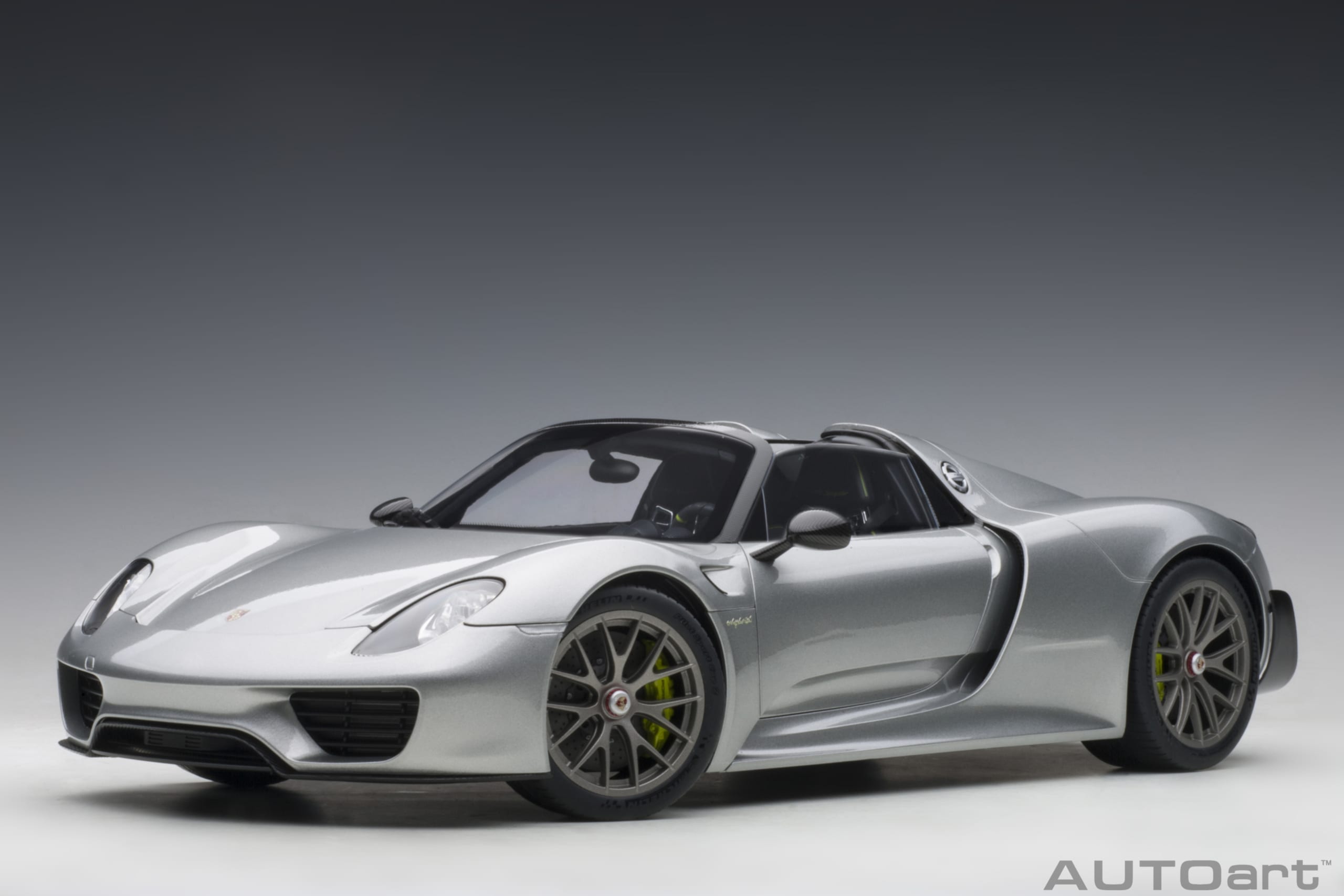 أوتو آرت بورش 918 سبايدر 2013 1:12 - جي تي فضي معدني