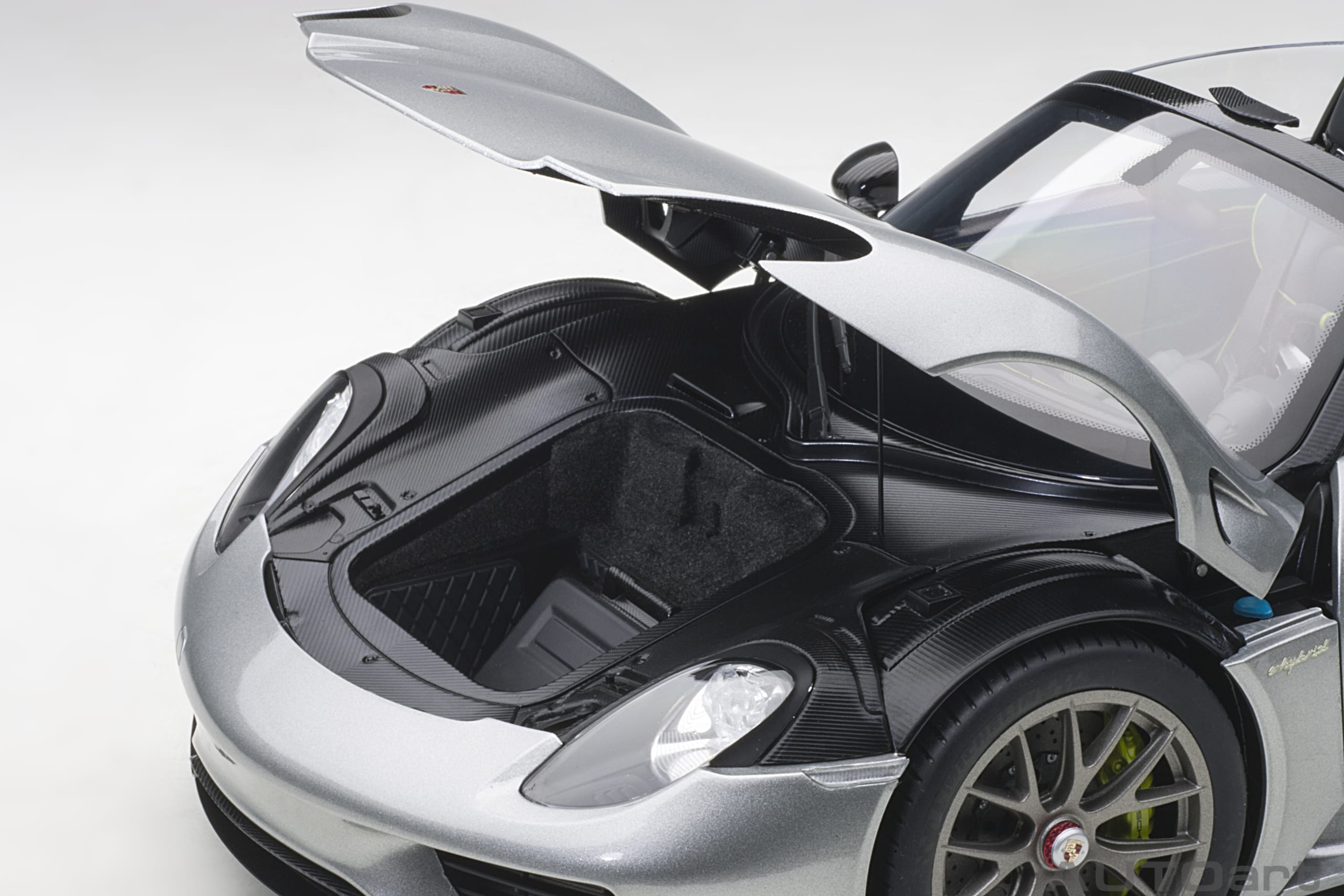 AUTOart Porsche 918 Spyder 2013 1:12 - GT Silver Metallic - Image 11