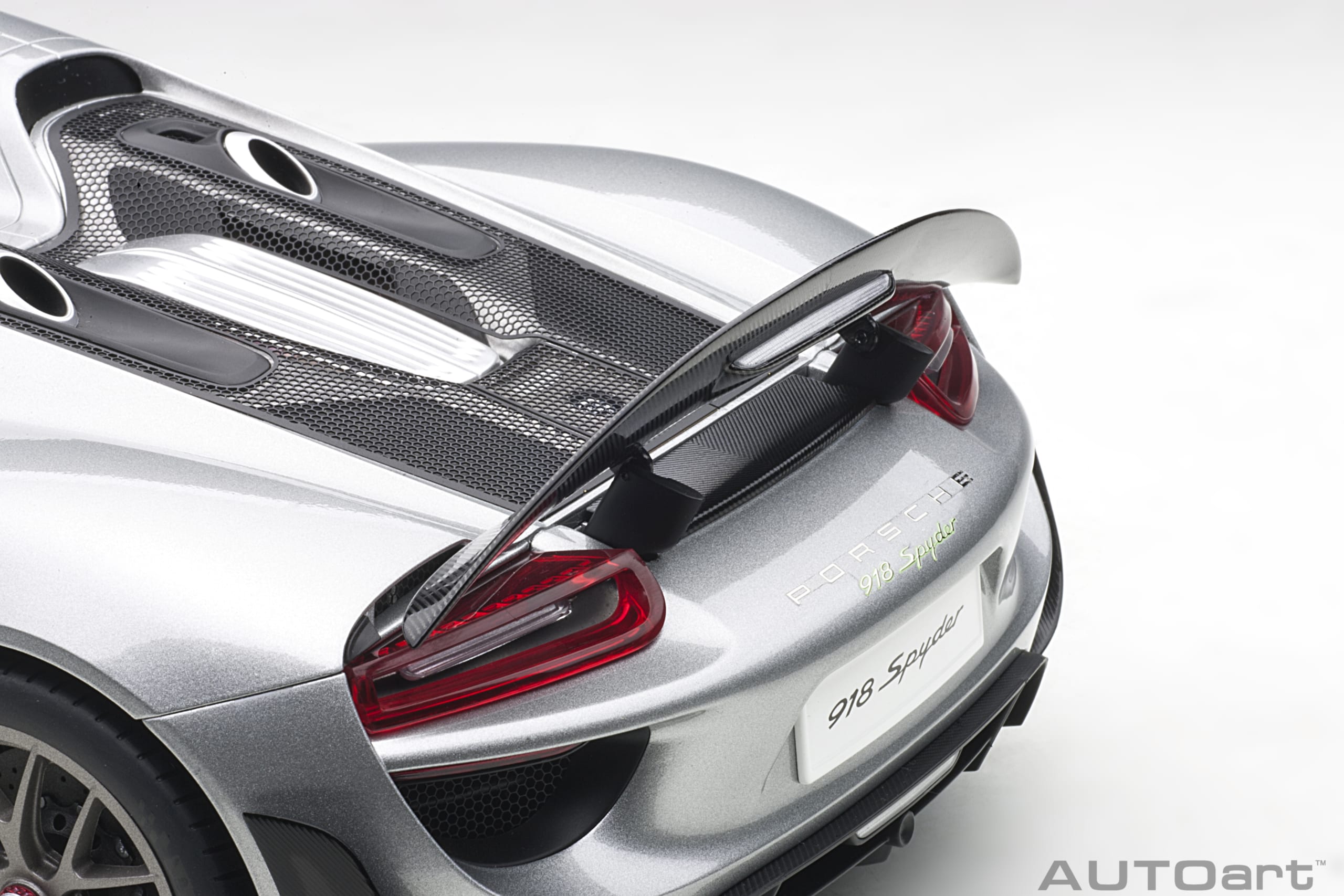 AUTOart Porsche 918 Spyder 2013 1:12 - GT Silver Metallic - Image 9