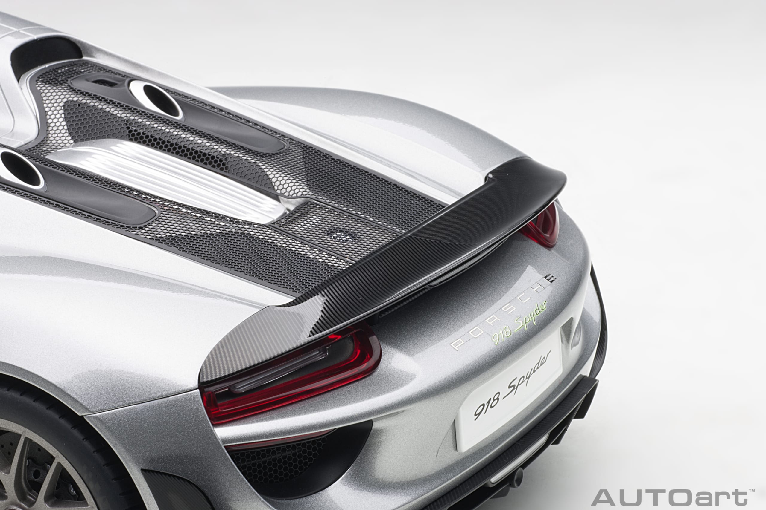AUTOart Porsche 918 Spyder 2013 1:12 - GT Silver Metallic - Image 8