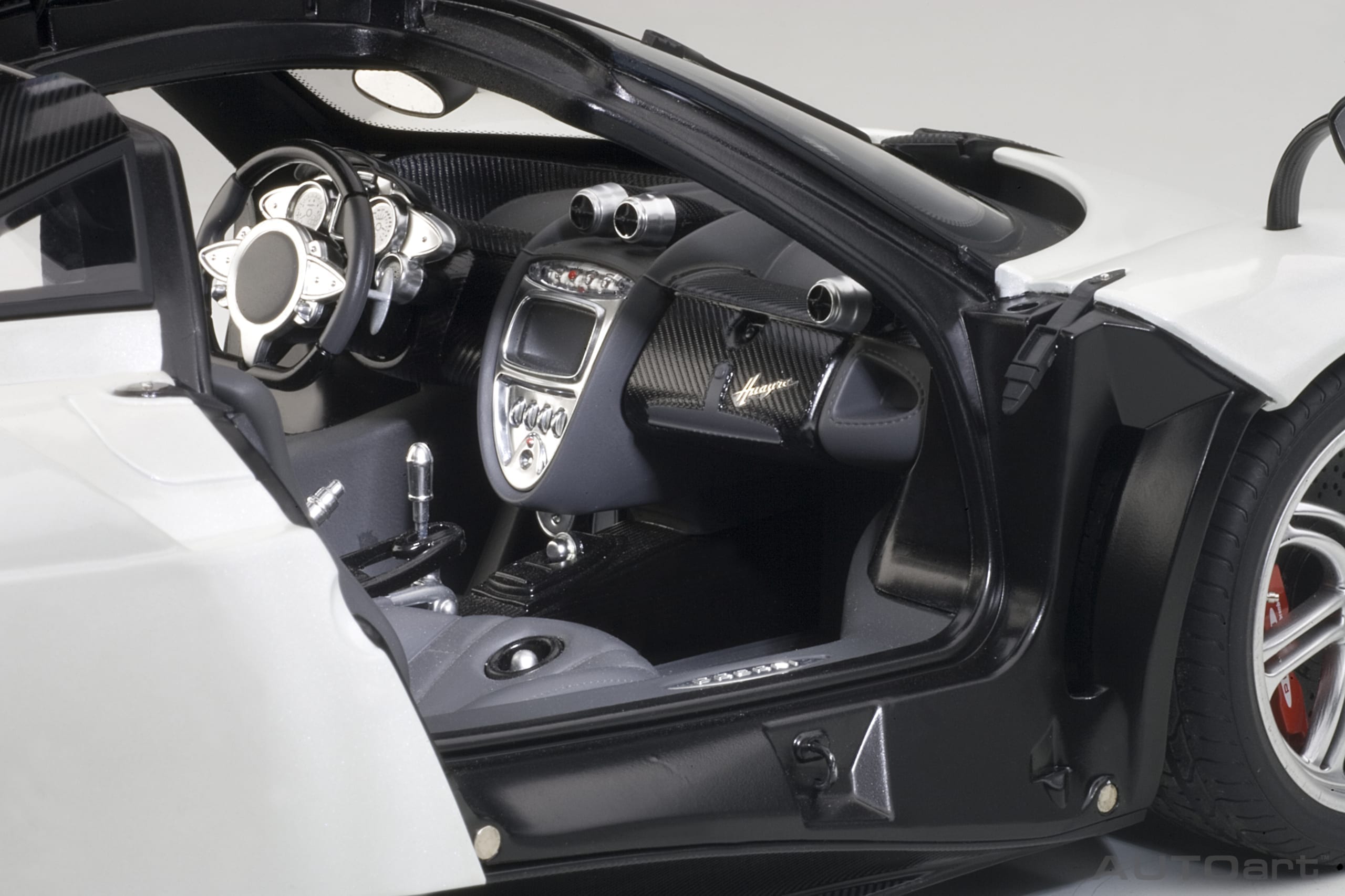 AUTOart Pagani Huayra 1:12 - White - Image 10