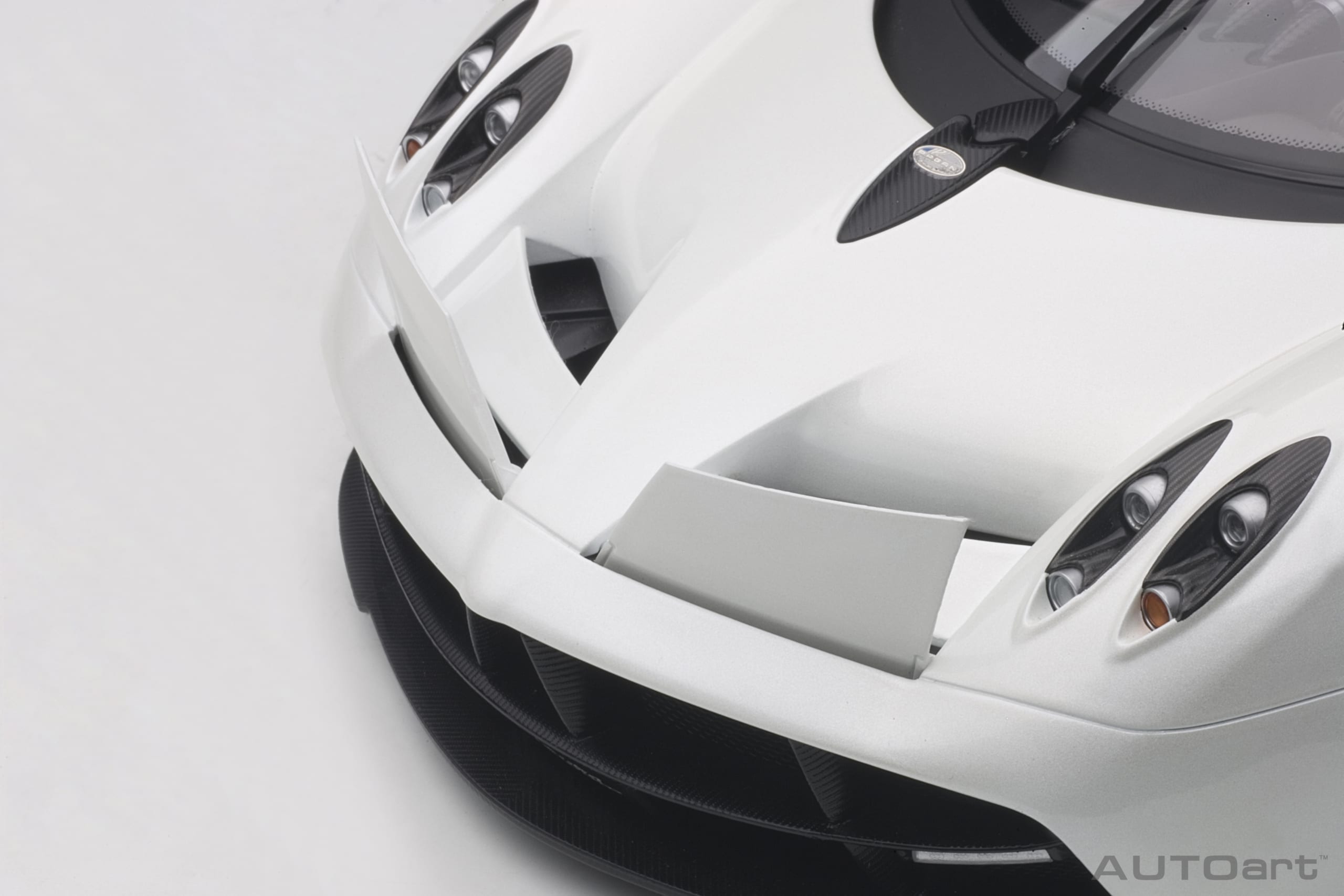 AUTOart Pagani Huayra 1:12 - White - Image 11