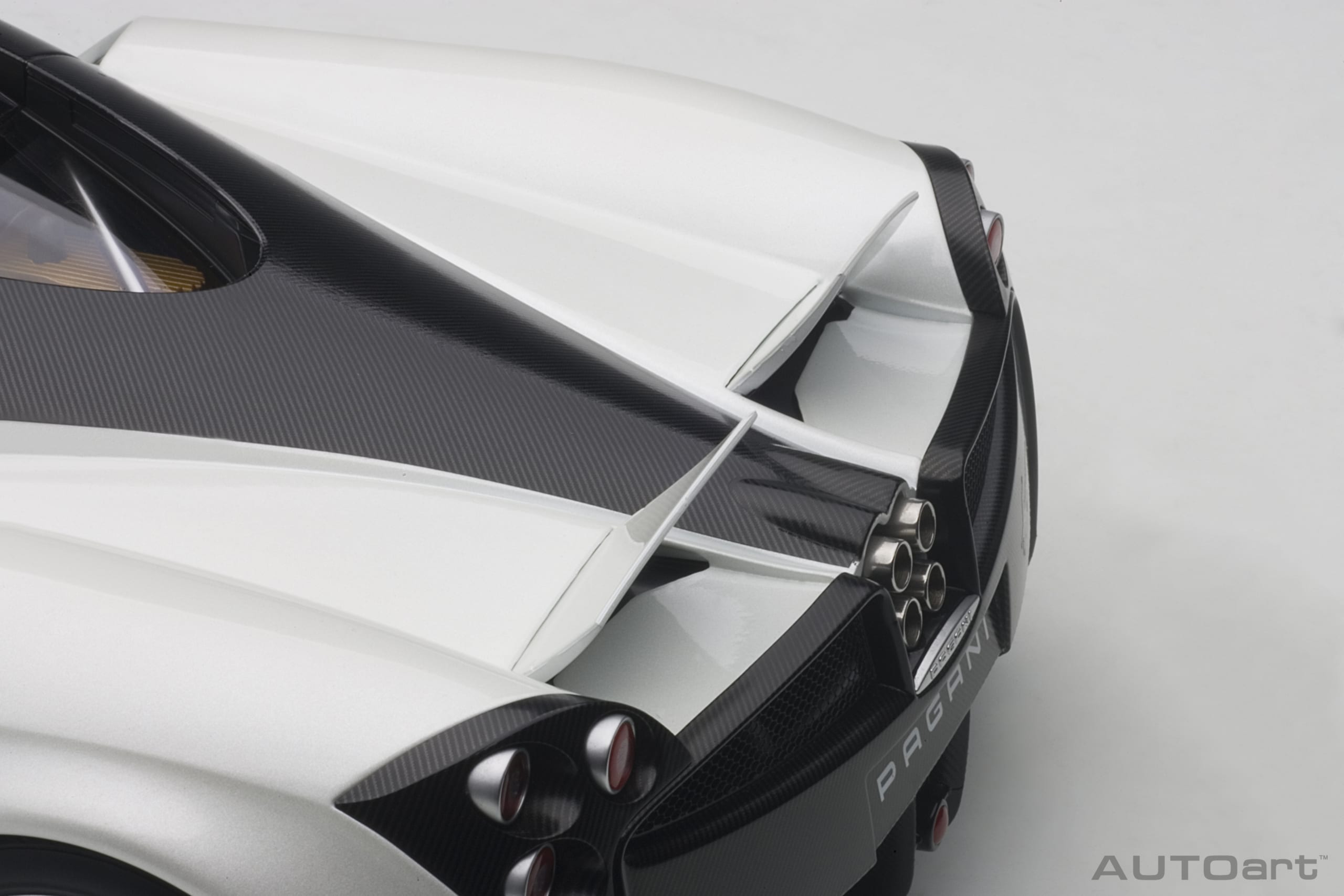 AUTOart Pagani Huayra 1:12 - White - Image 12
