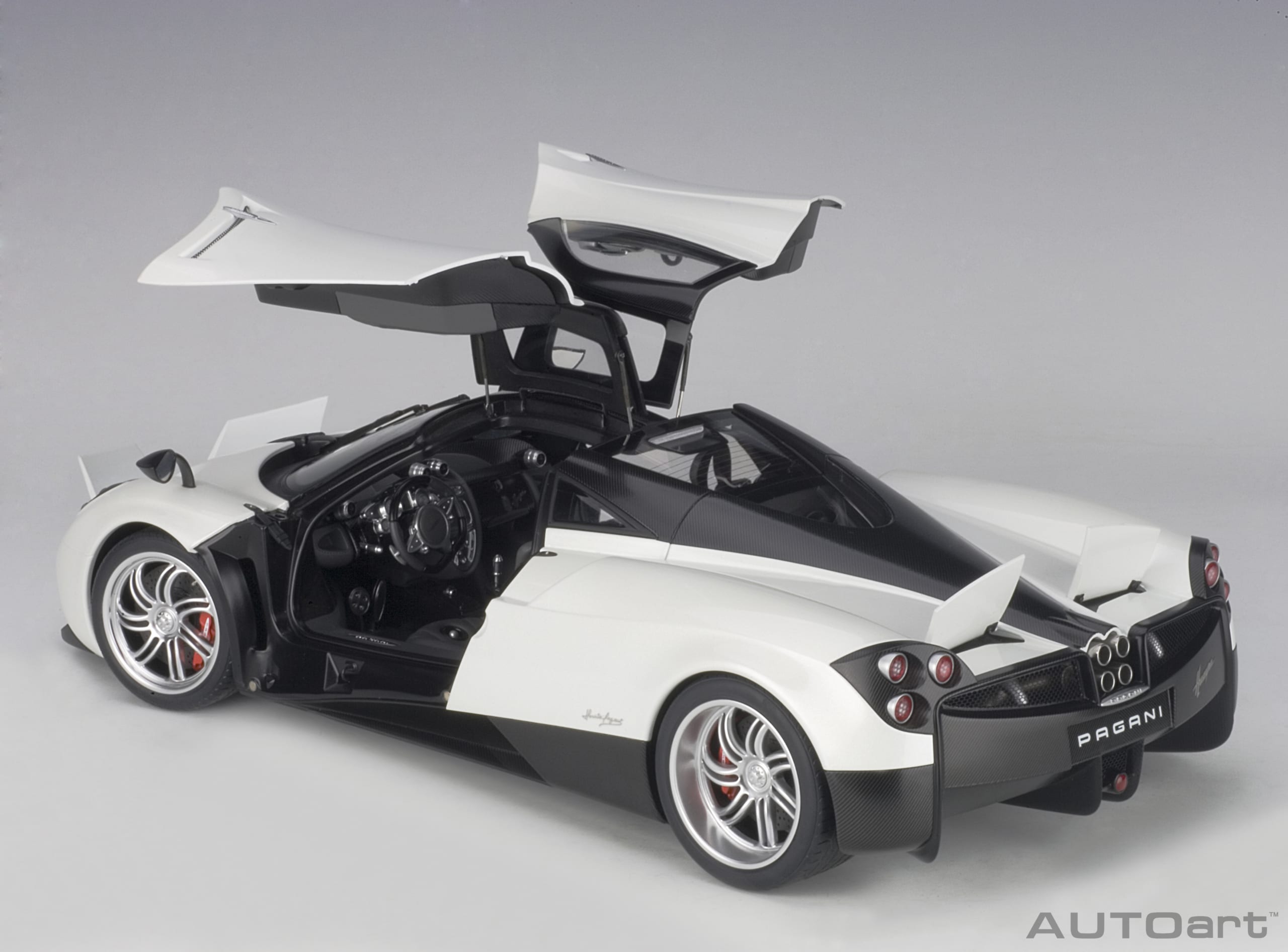 AUTOart Pagani Huayra 1:12 - White - Image 13